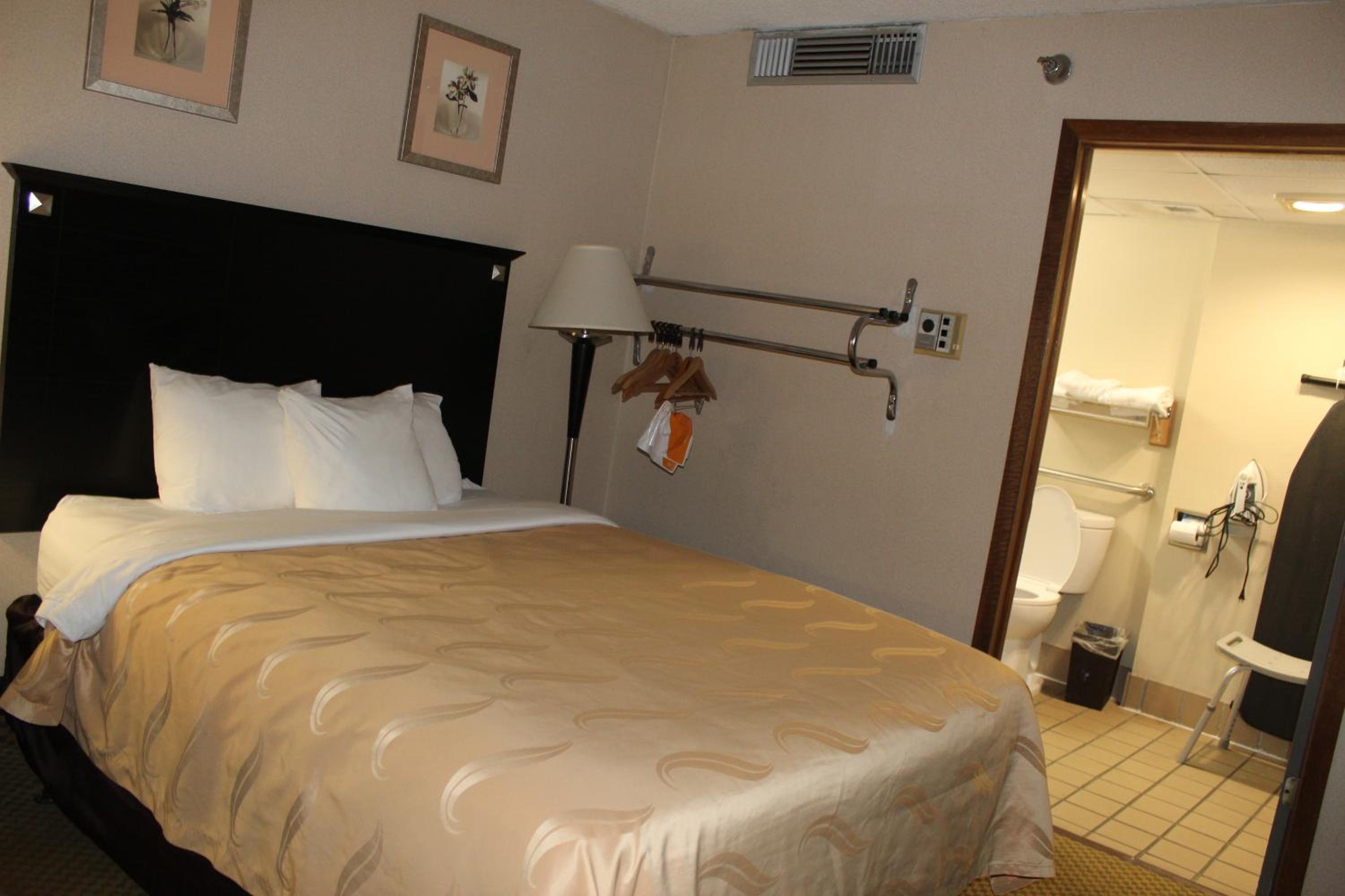 Queen Room - Accessible/Nonsmoking - Photo 3
