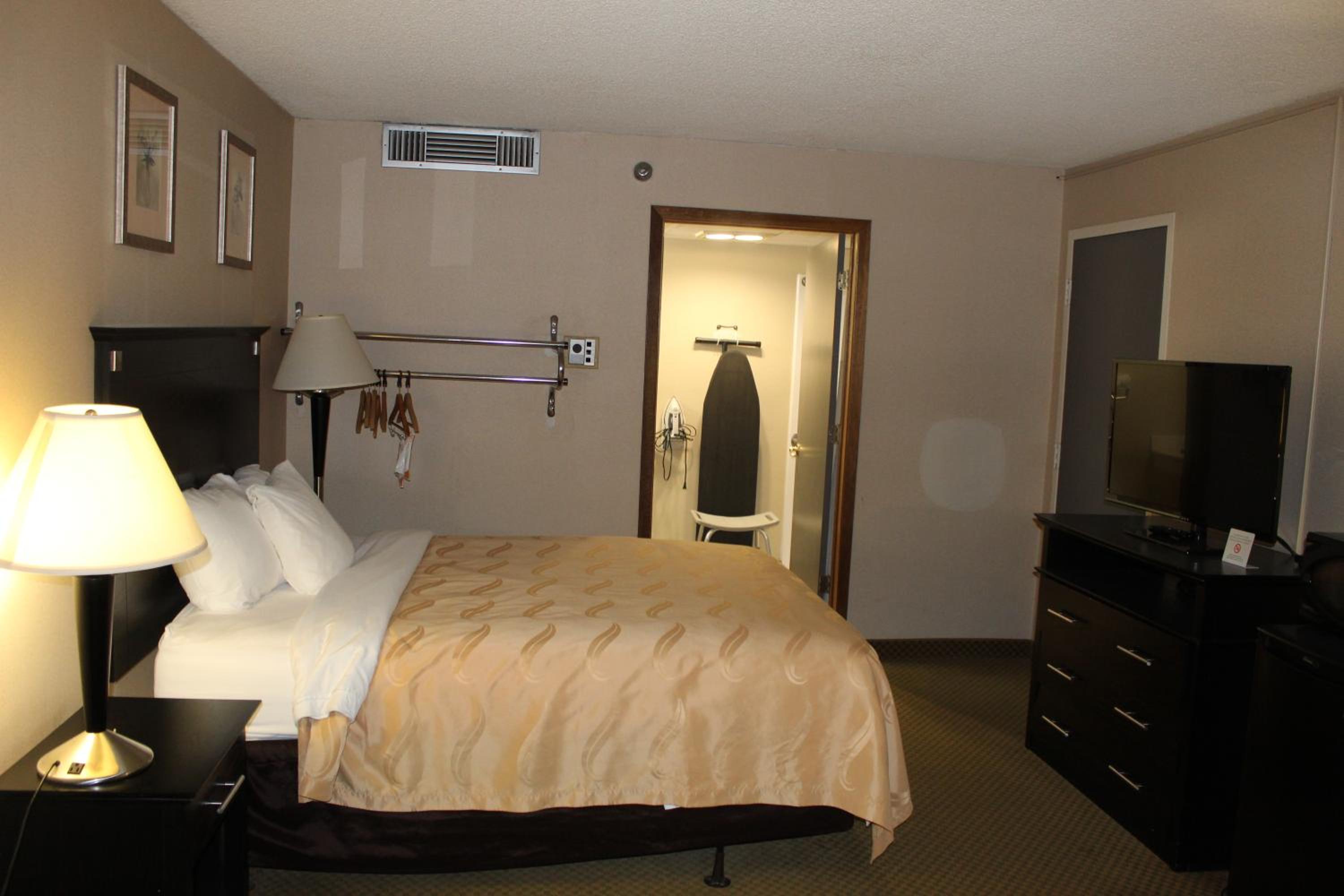 Queen Room - Accessible/Nonsmoking - Photo 7
