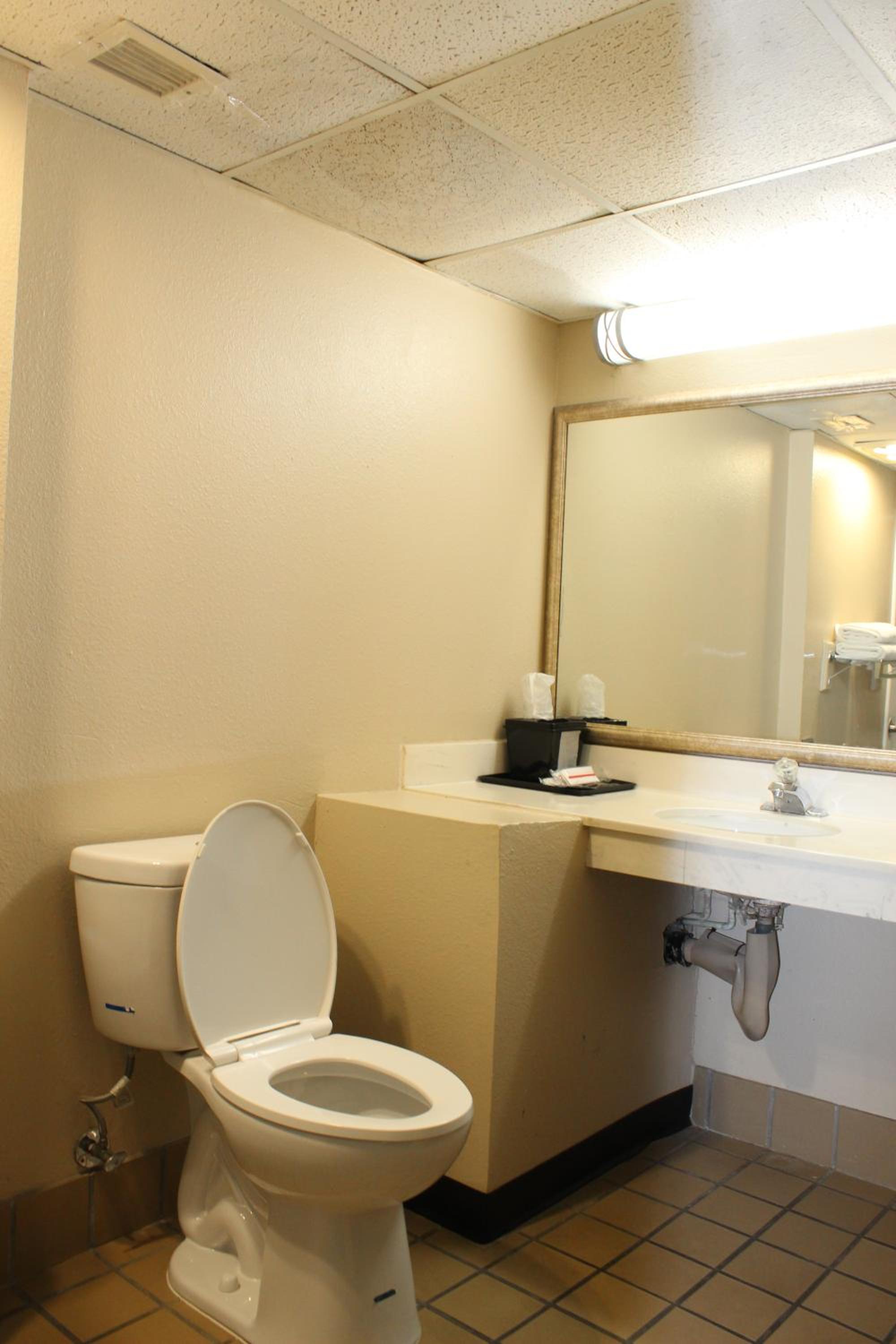 Queen Room - Accessible/Nonsmoking - Photo 8