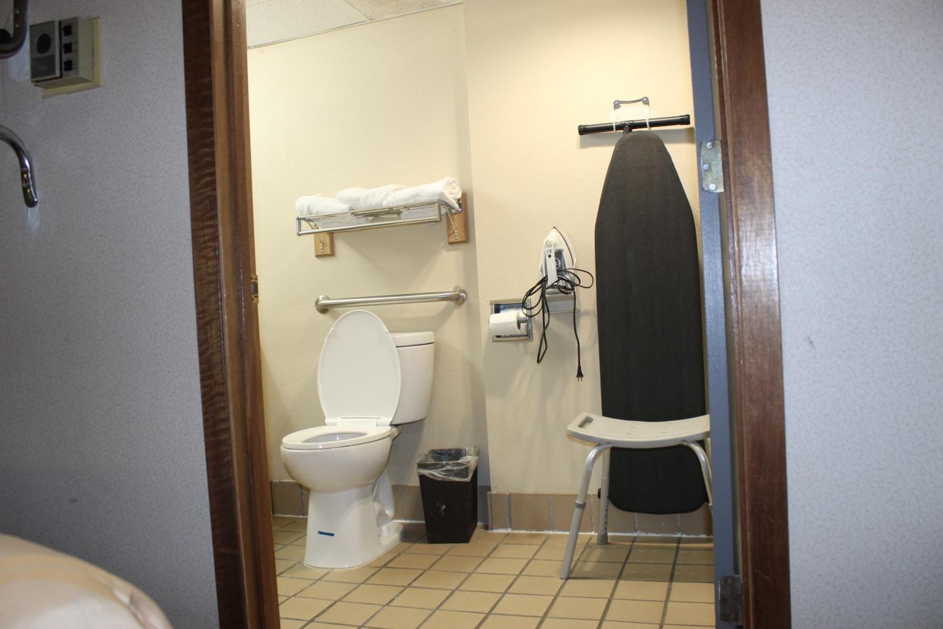 Queen Room - Accessible/Nonsmoking - Photo 6