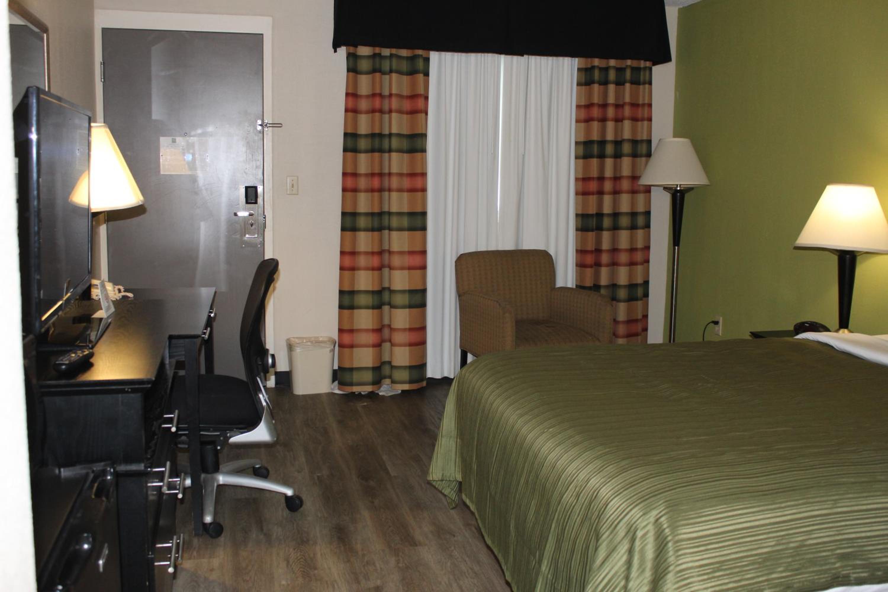 Queen Room - Accessible/Nonsmoking - Photo 5