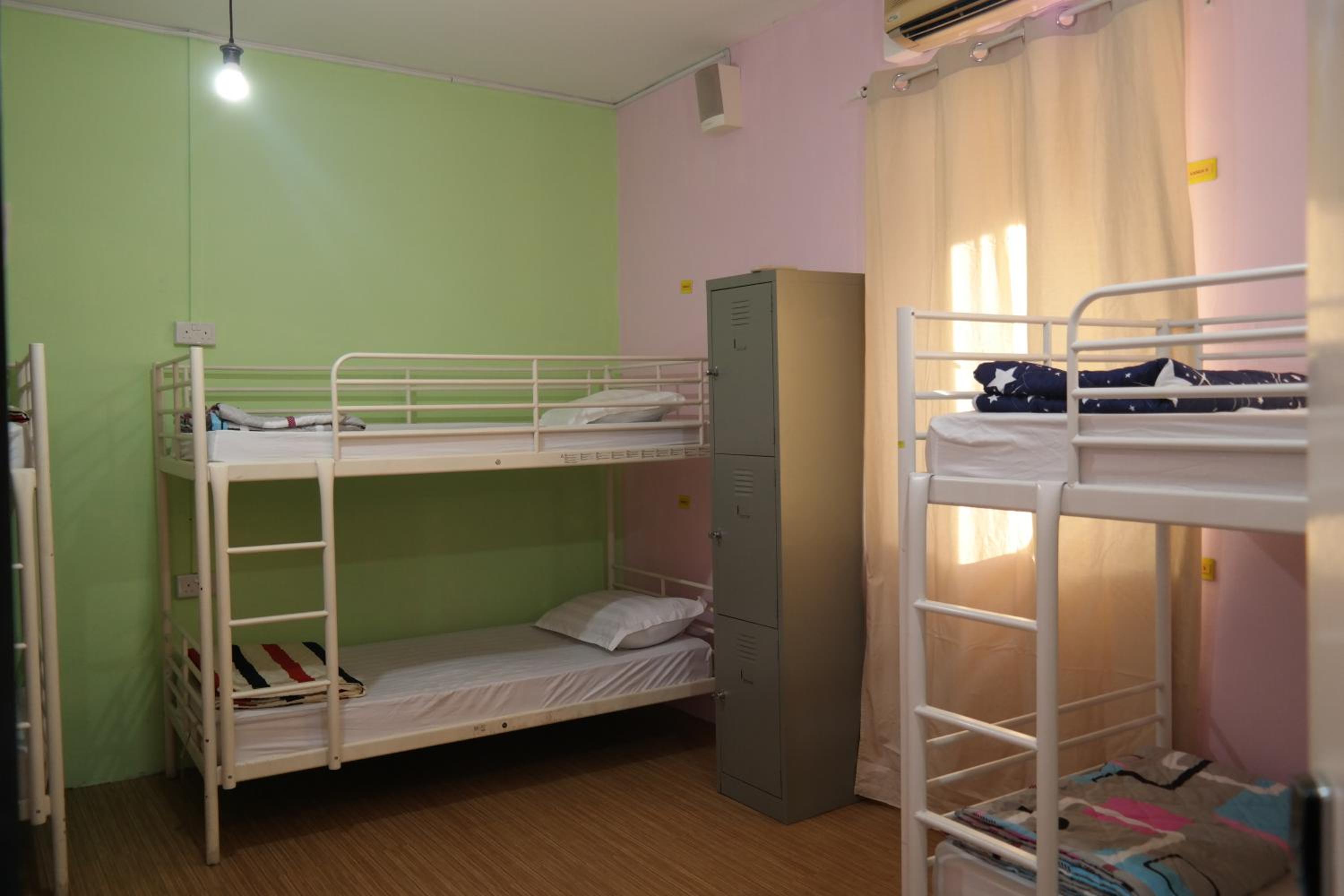 Family Room with Shared Bathroom (6 Beds) photo 2