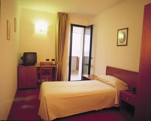 Double or Twin Room - Photo 2