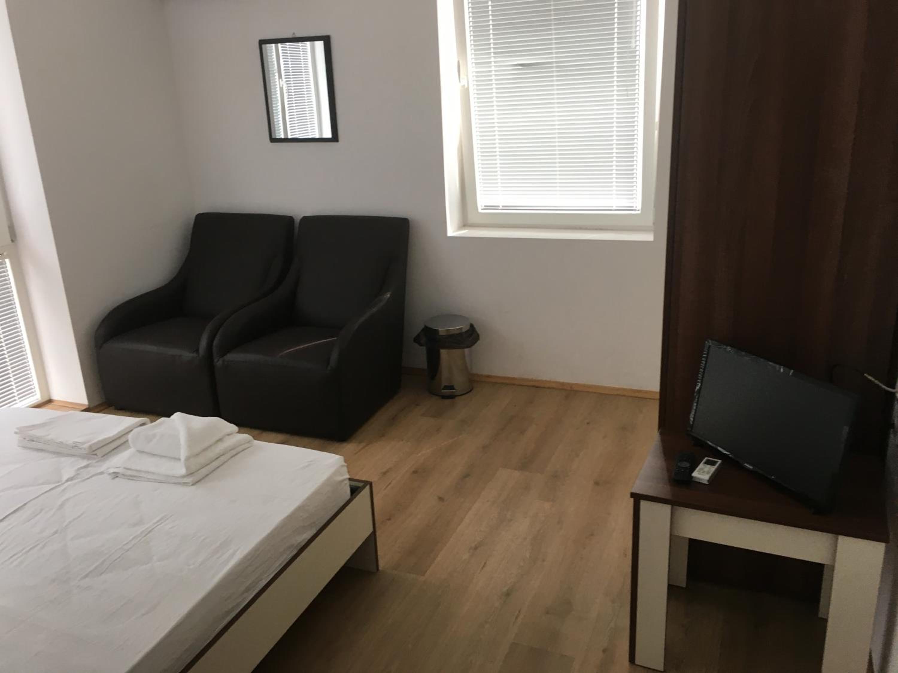 Double Room with Shared Bathroom photo 2