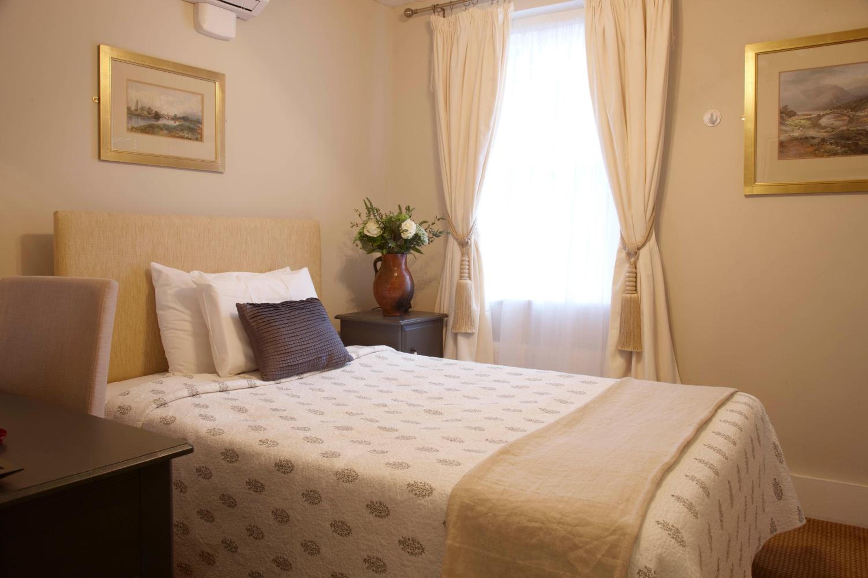 Single Room photo 3