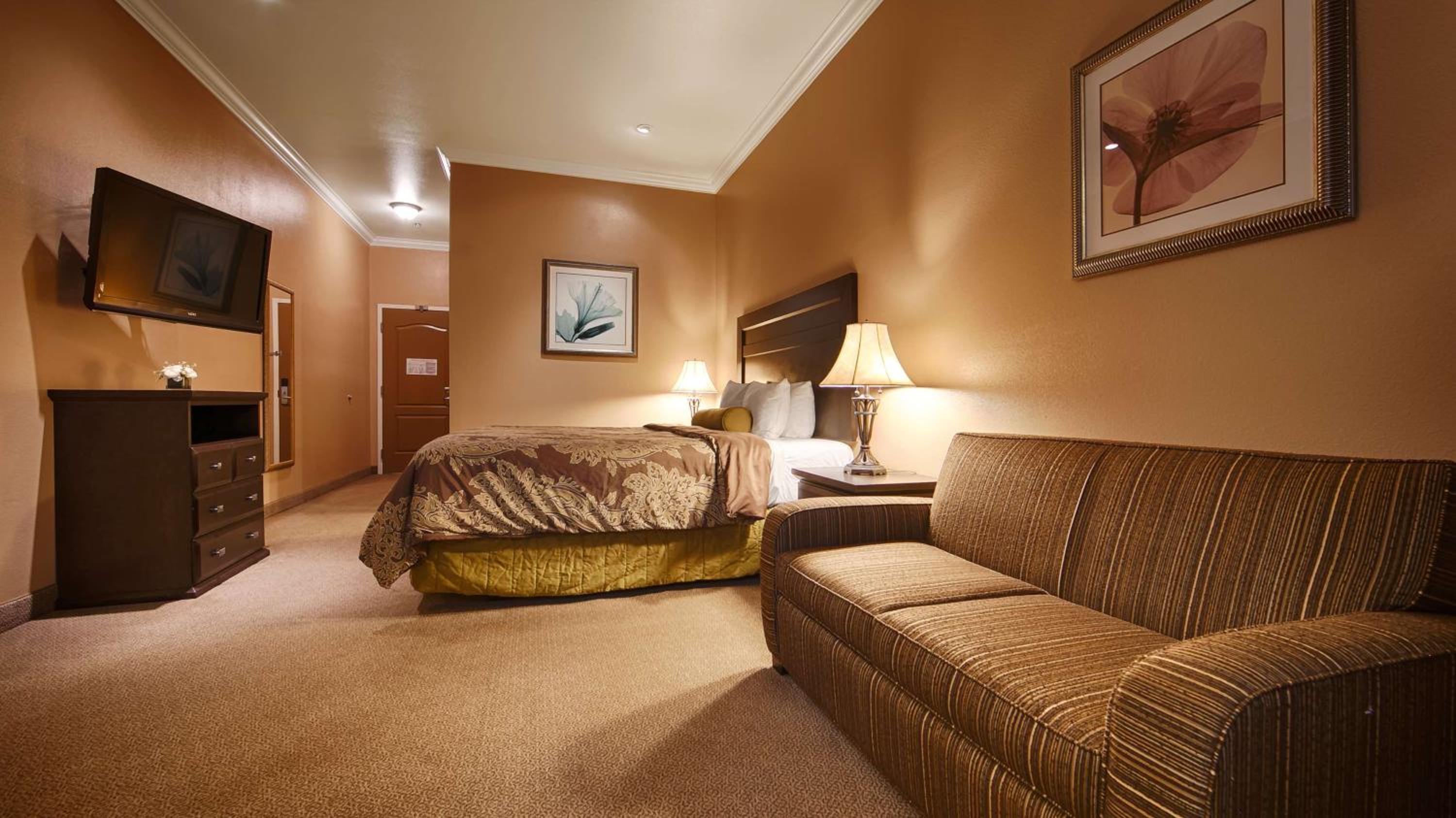 King Room - Non-Smoking - Photo 3