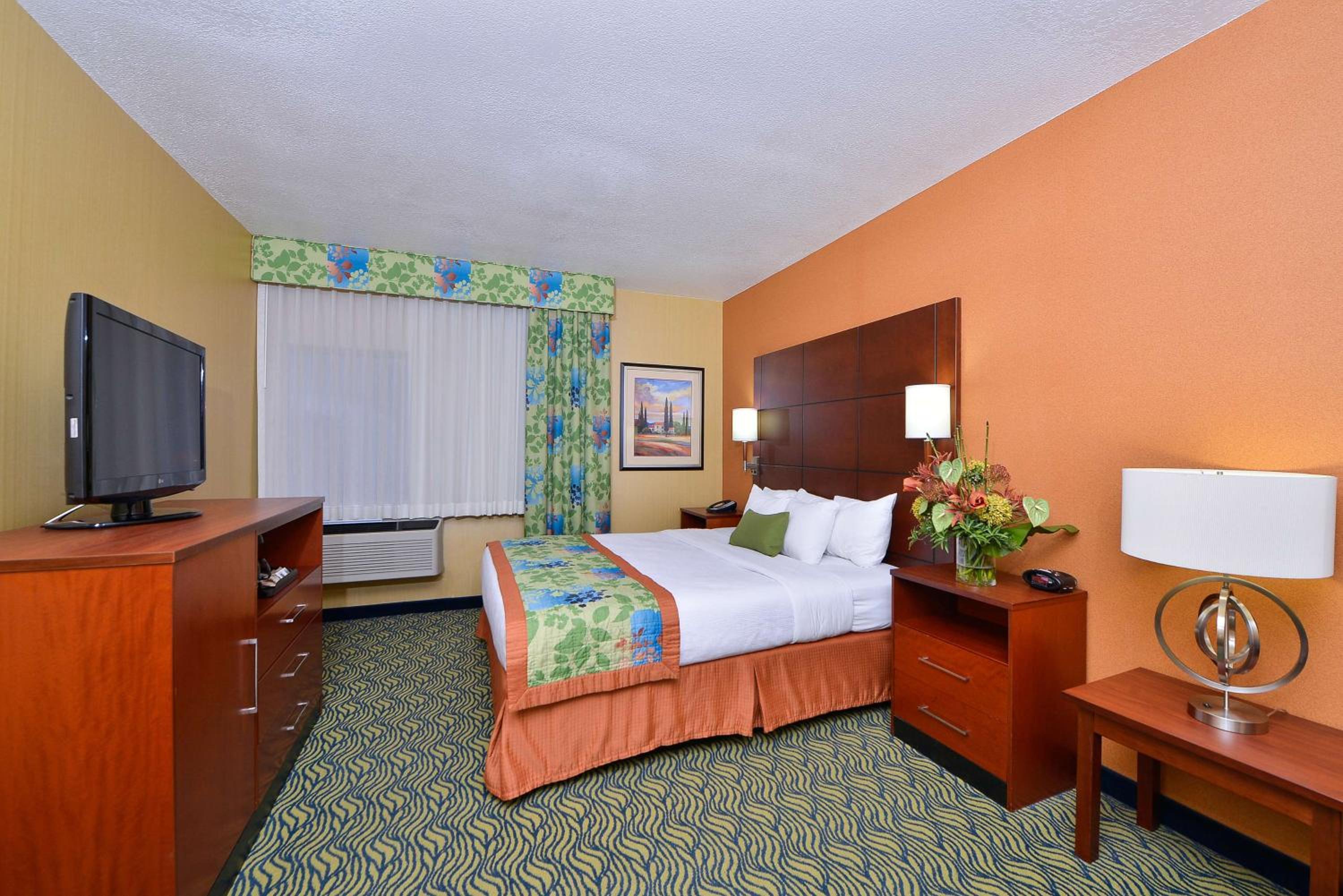 King Room - Non-Smoking - Photo 1