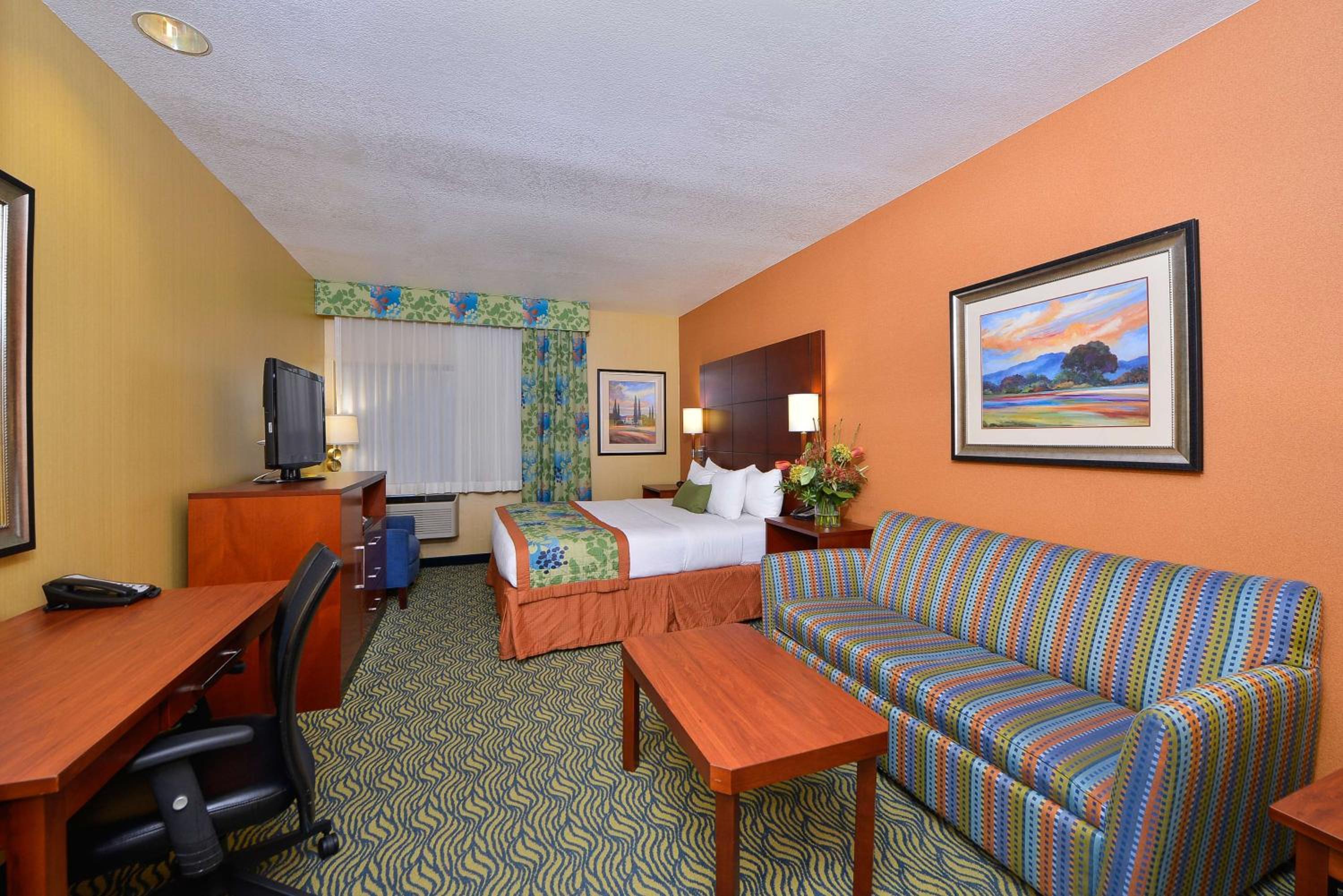 King Room - Non-Smoking - Photo 2