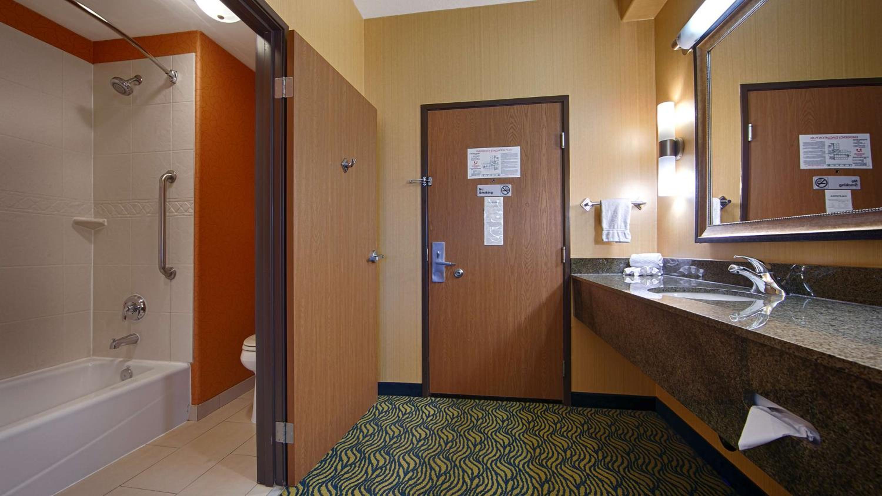 King Room with Sofa Bed and Bath Tub - Disability Access/Non-Smoking - Photo 4