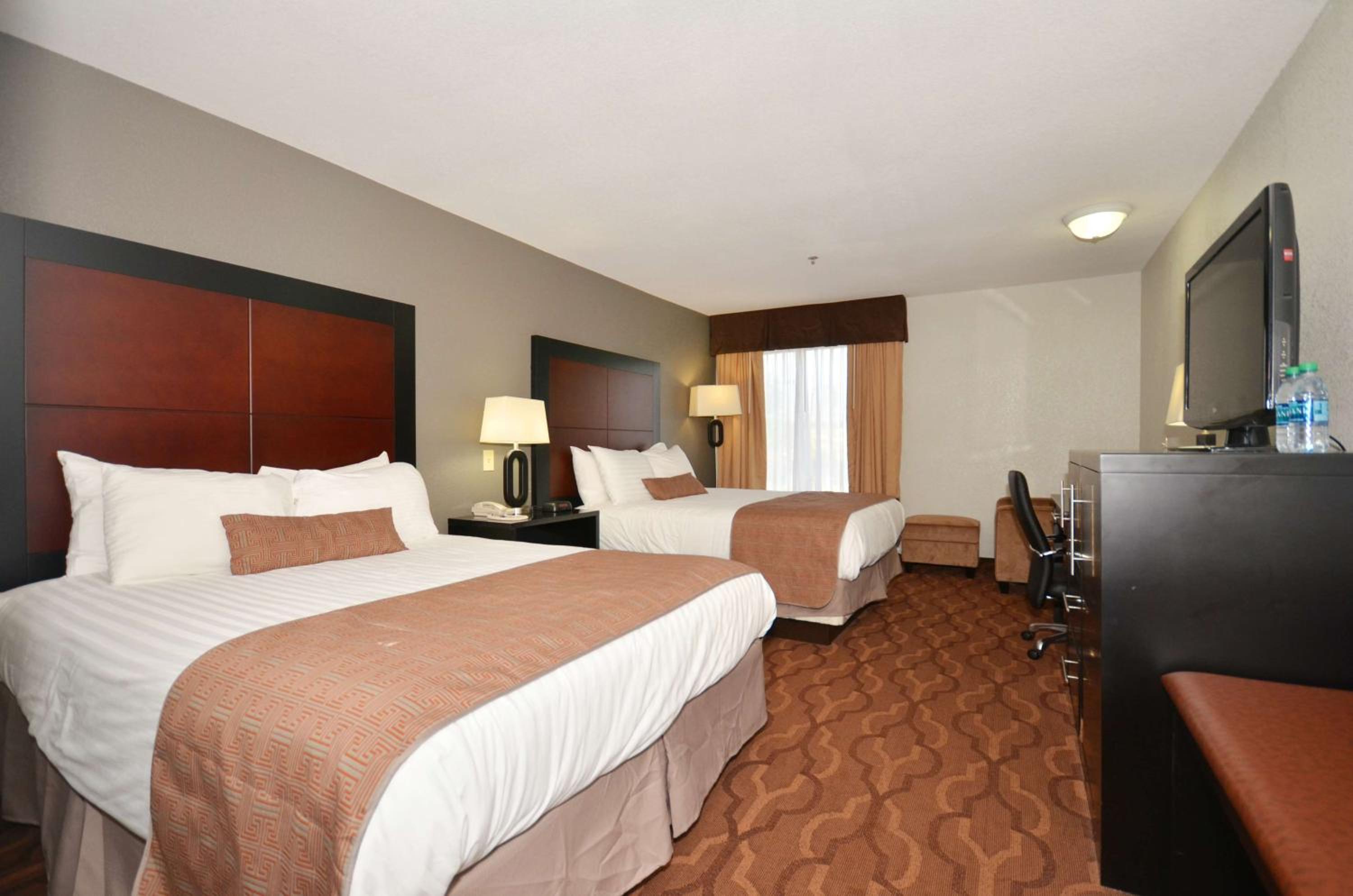 Queen Room with Two Queen Beds - Non-Smoking - Photo 6