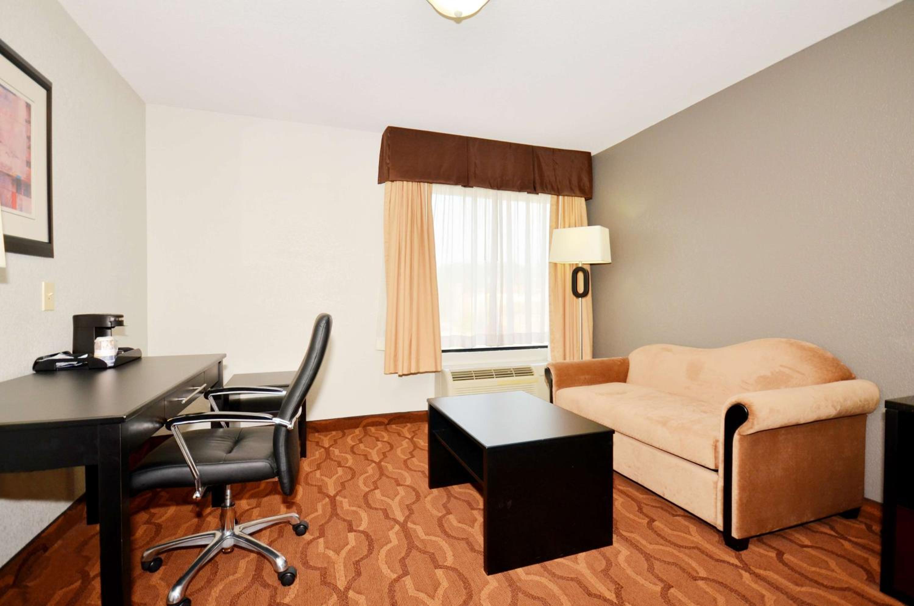 King Room with Sofa Bed - Non-Smoking - Photo 2