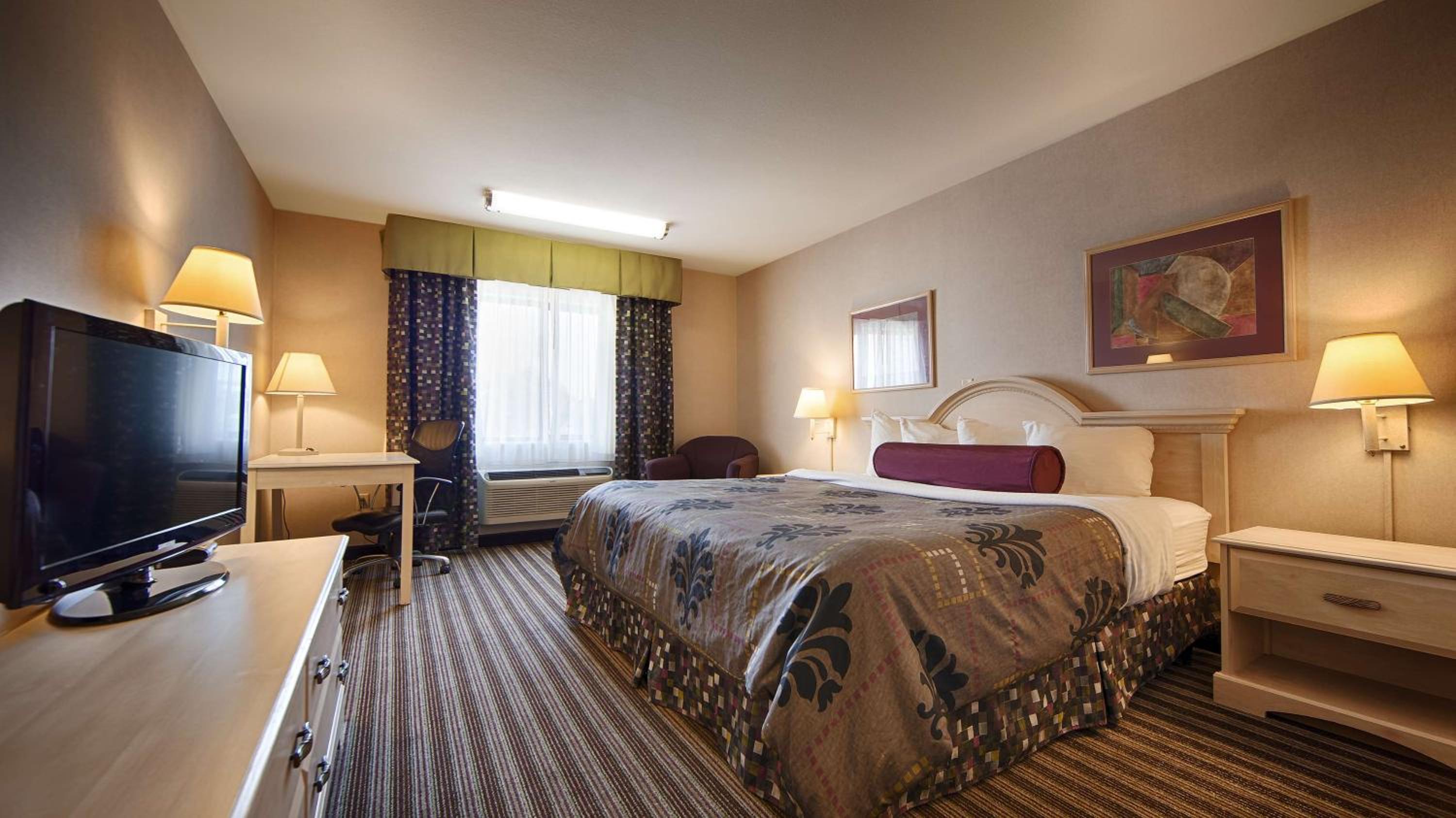 King Room With Roll-In Shower - Disability Access/Non-Smoking photo 1