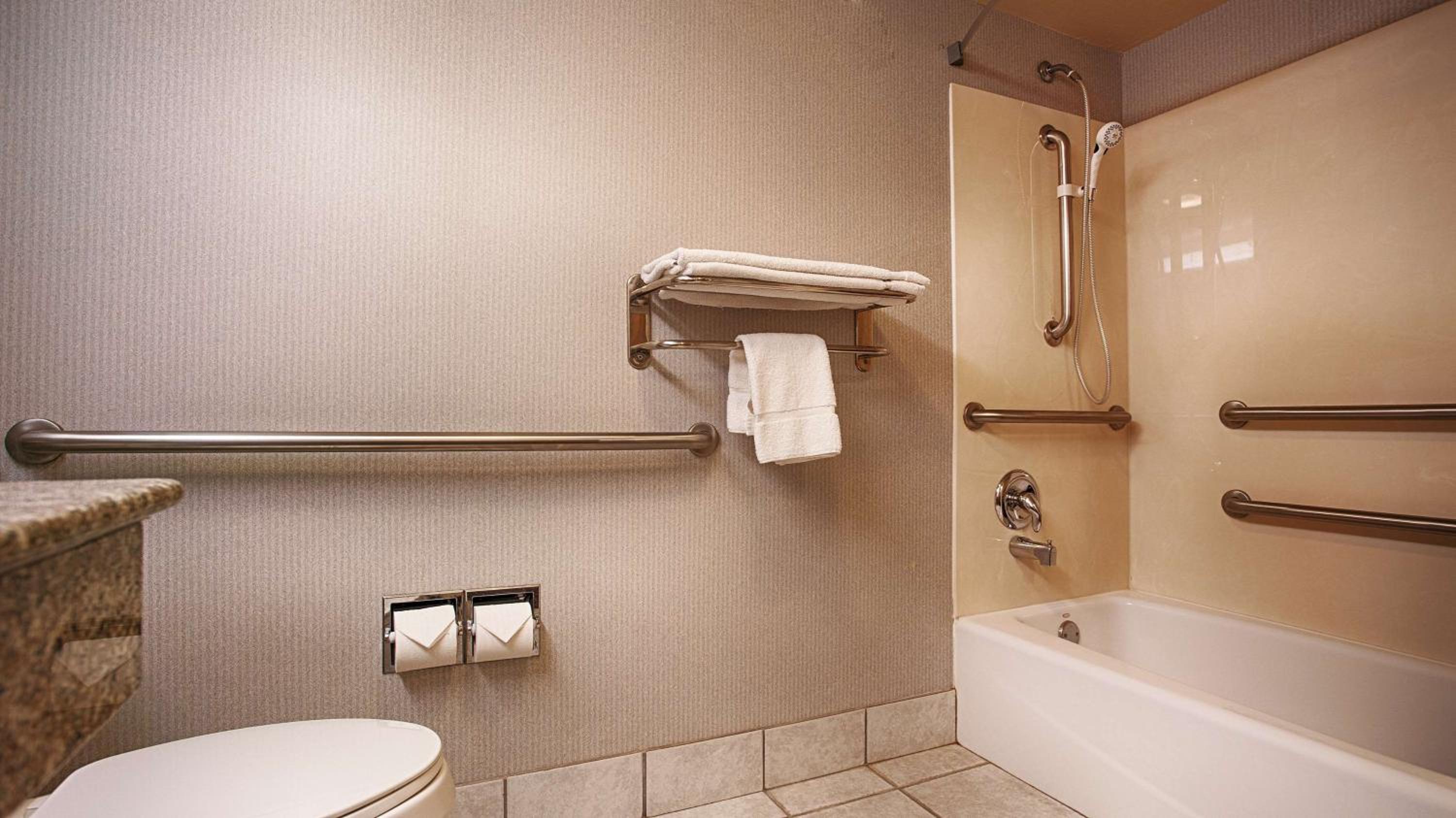 King Suite with Jetted Tub - Non-Smoking photo 3