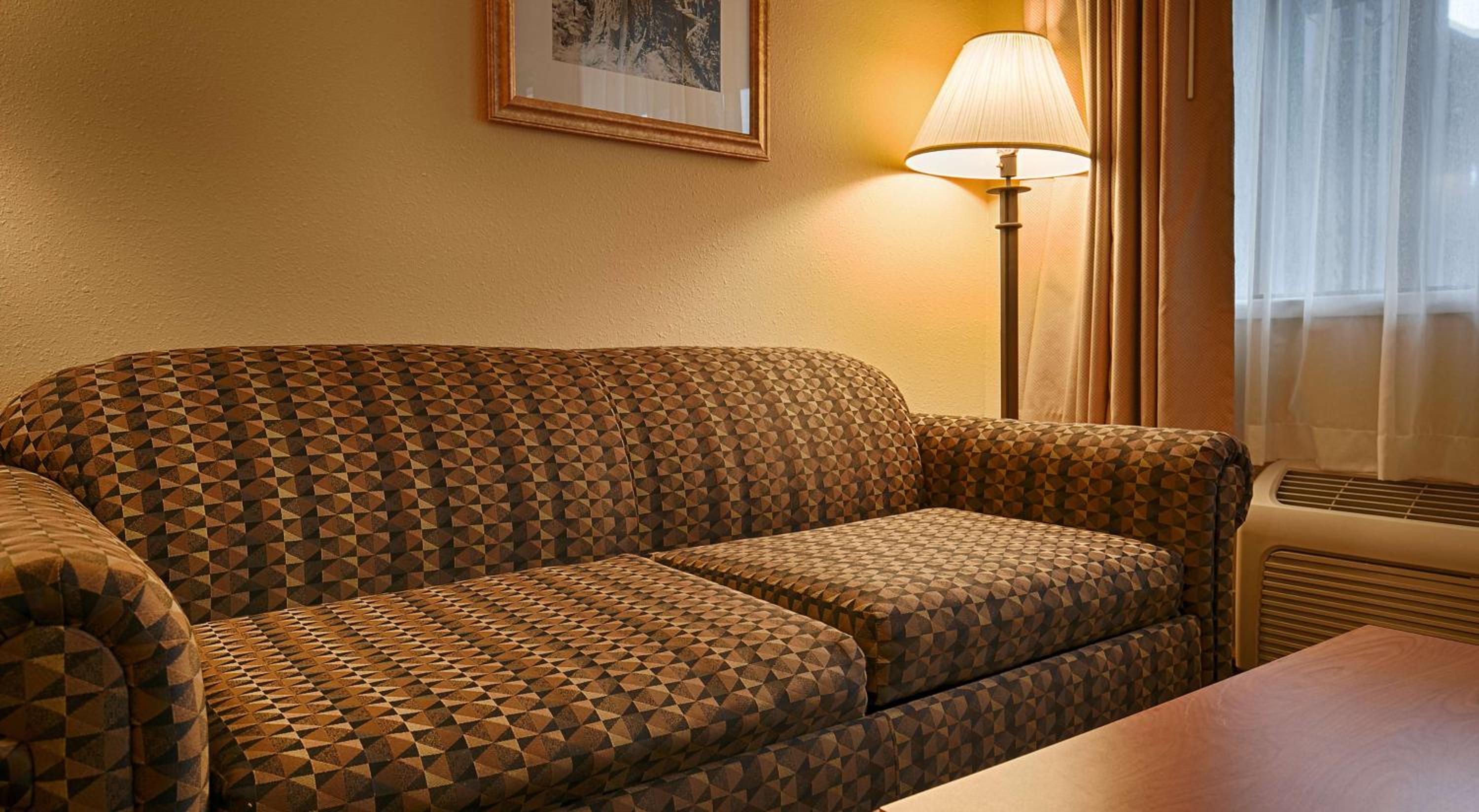Queen Room with Two Queen Beds and Kitchenette - Non-Smoking photo 3