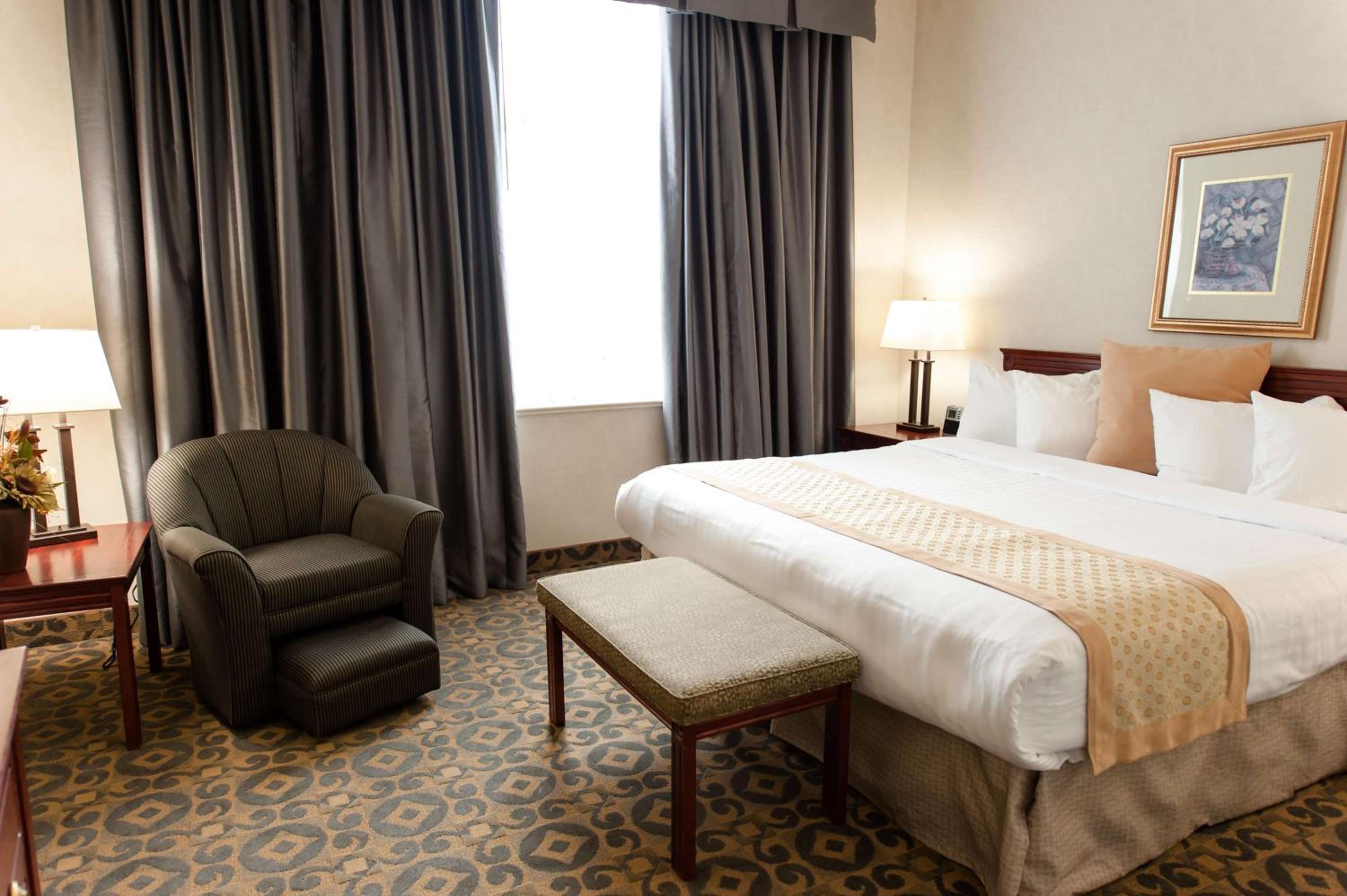 King Room with Sofa Bed - Photo 7