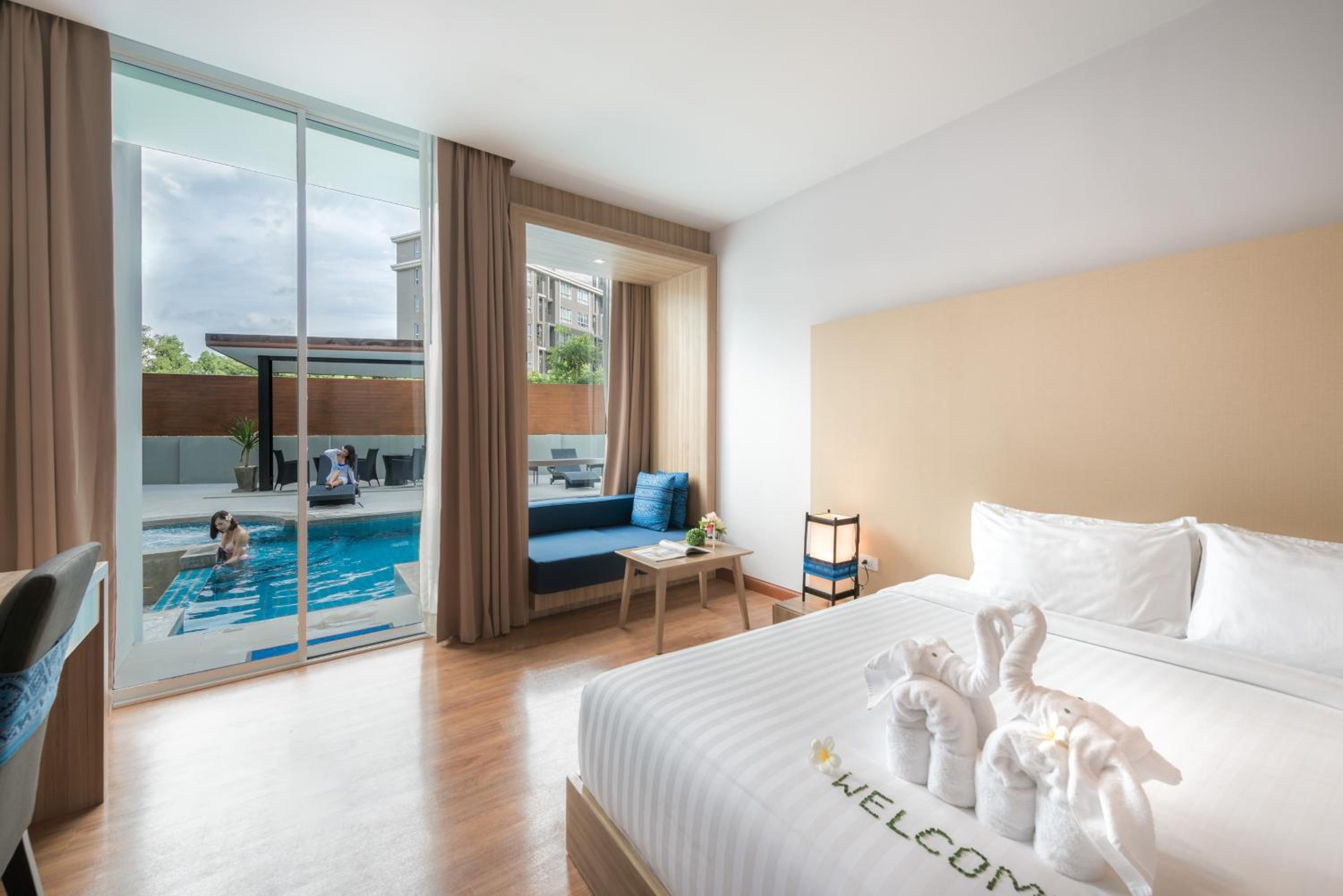 Deluxe Double Room with Pool Access - Photo 3