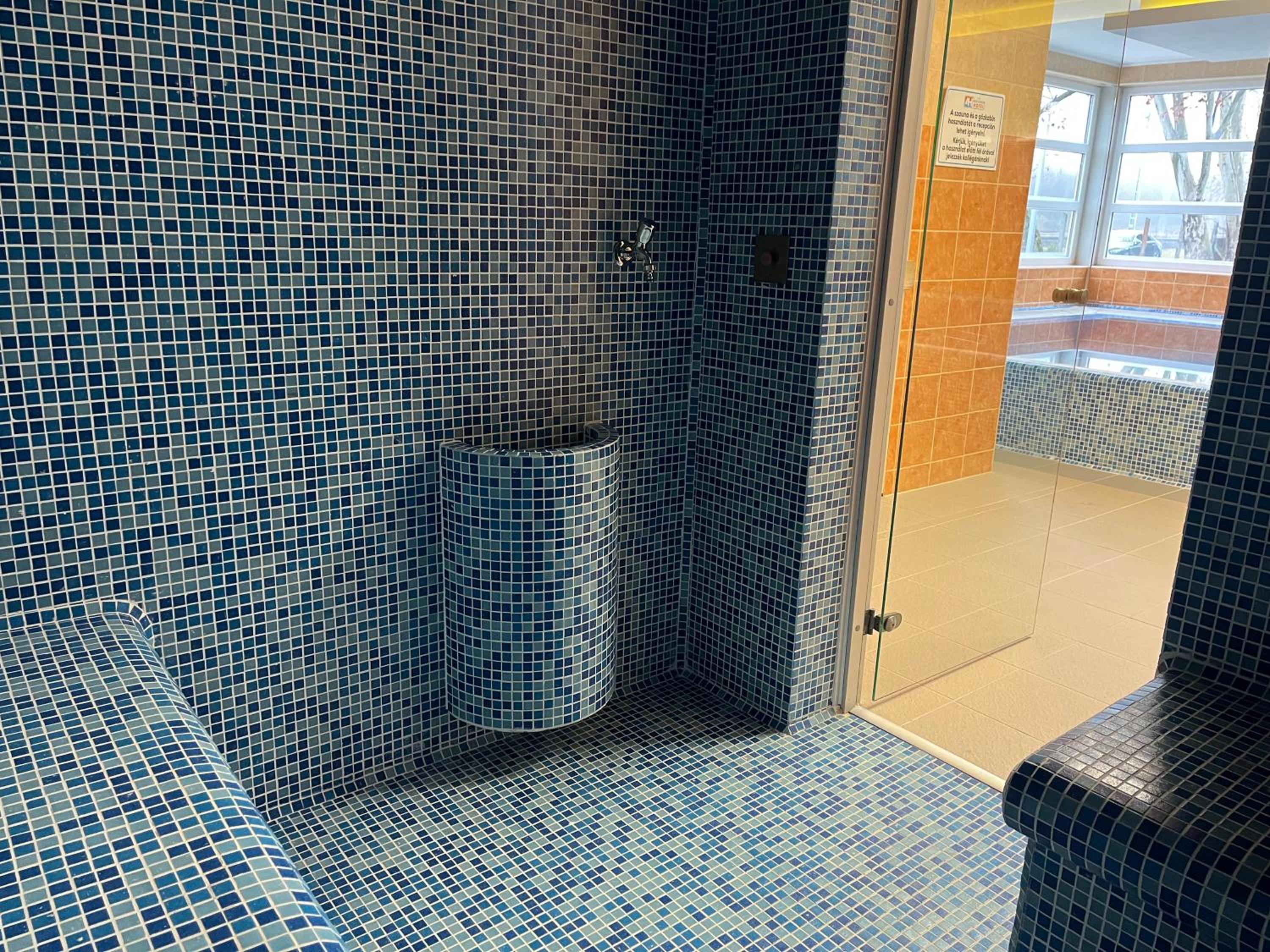 Twin Room - Disability Access photo 3