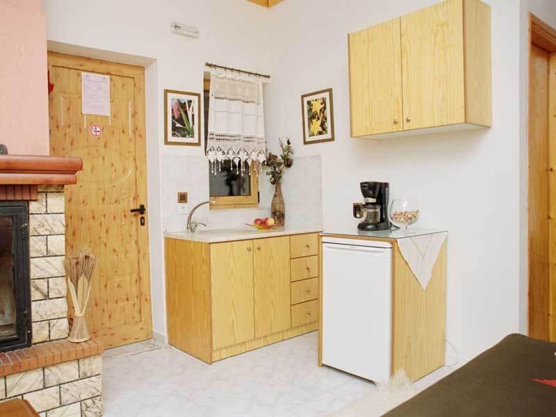 Studio with Lake View - Photo 4