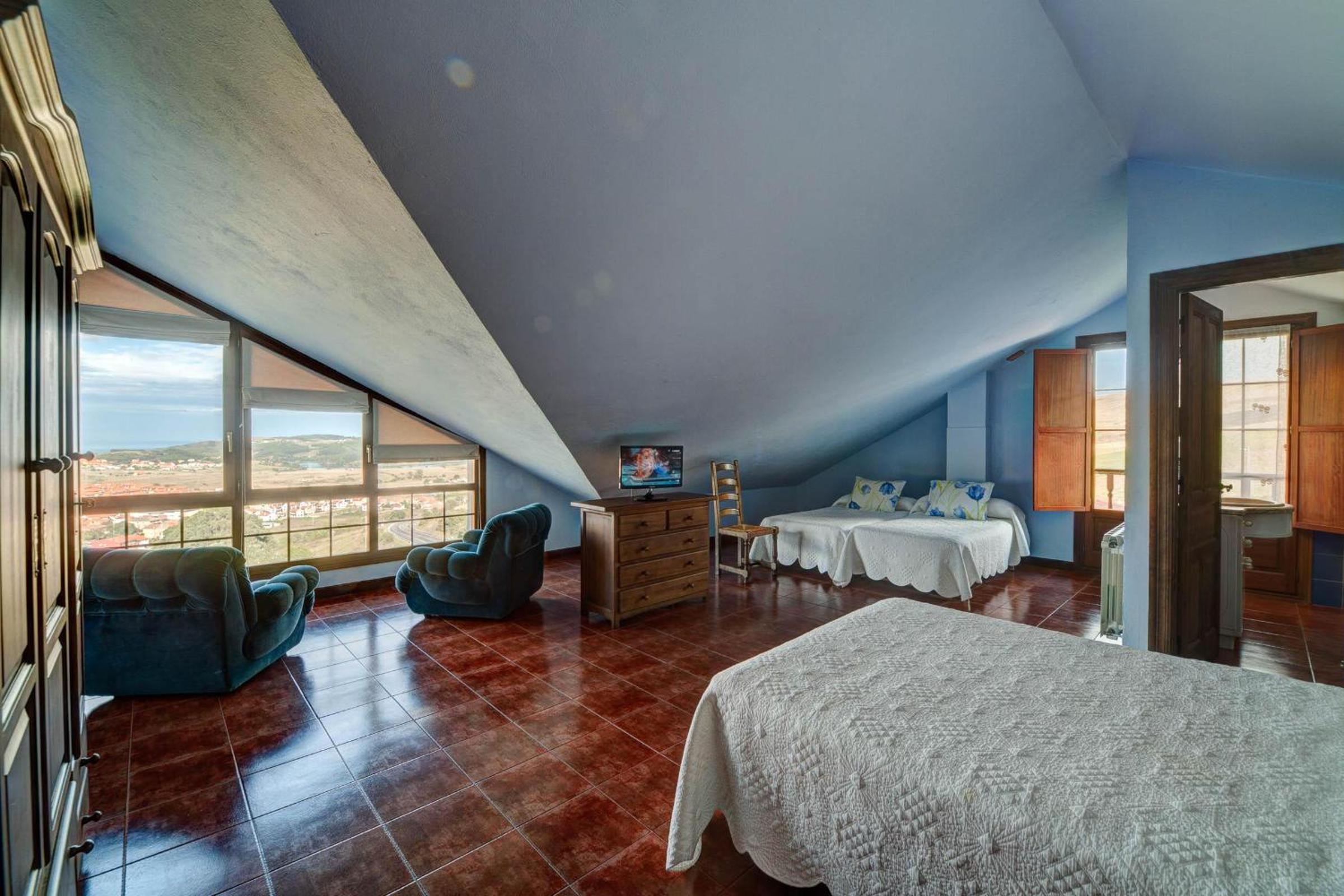 Deluxe Double Room with Balcony photo 2