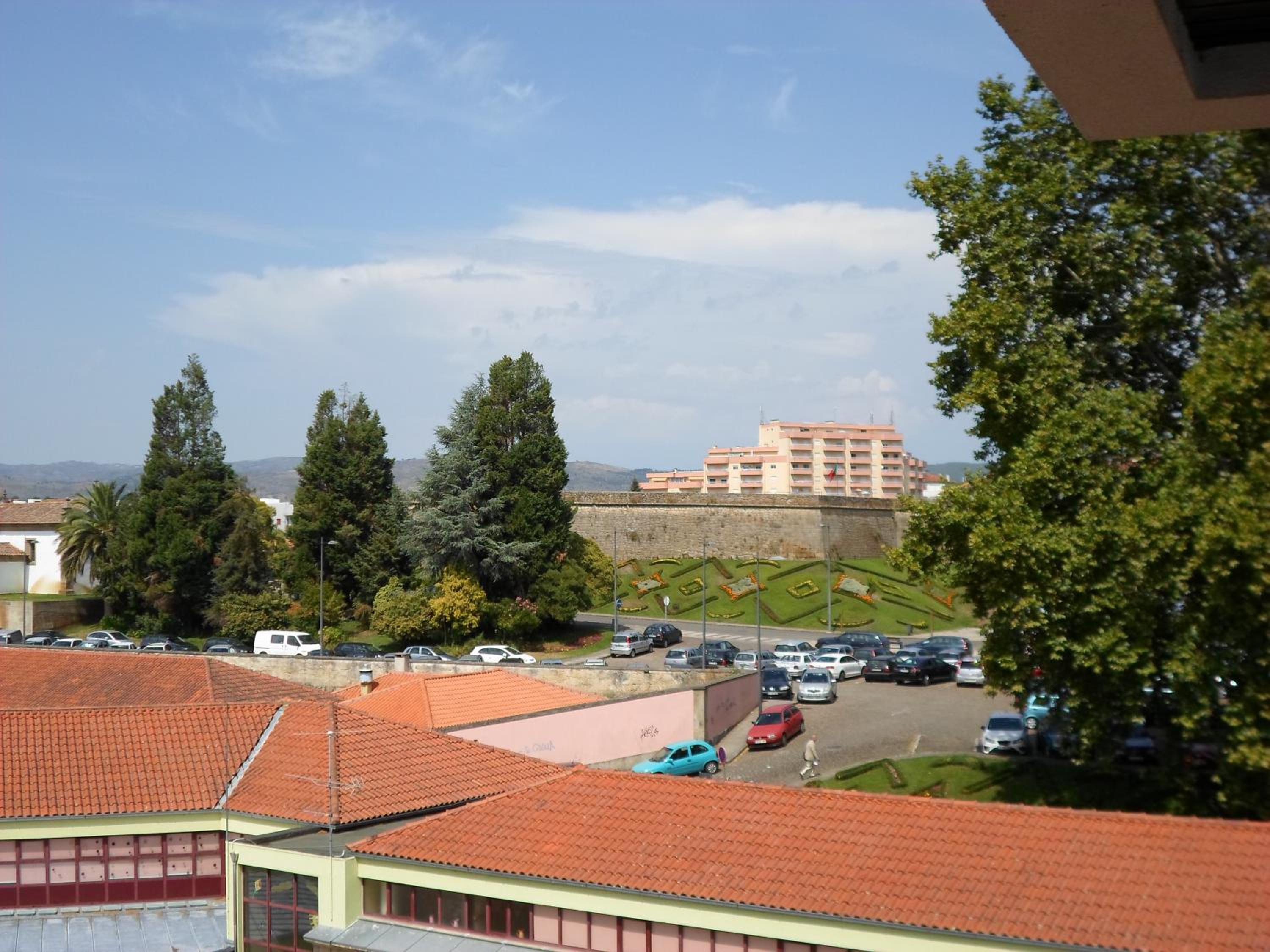 King Room with Balcony - Photo 9