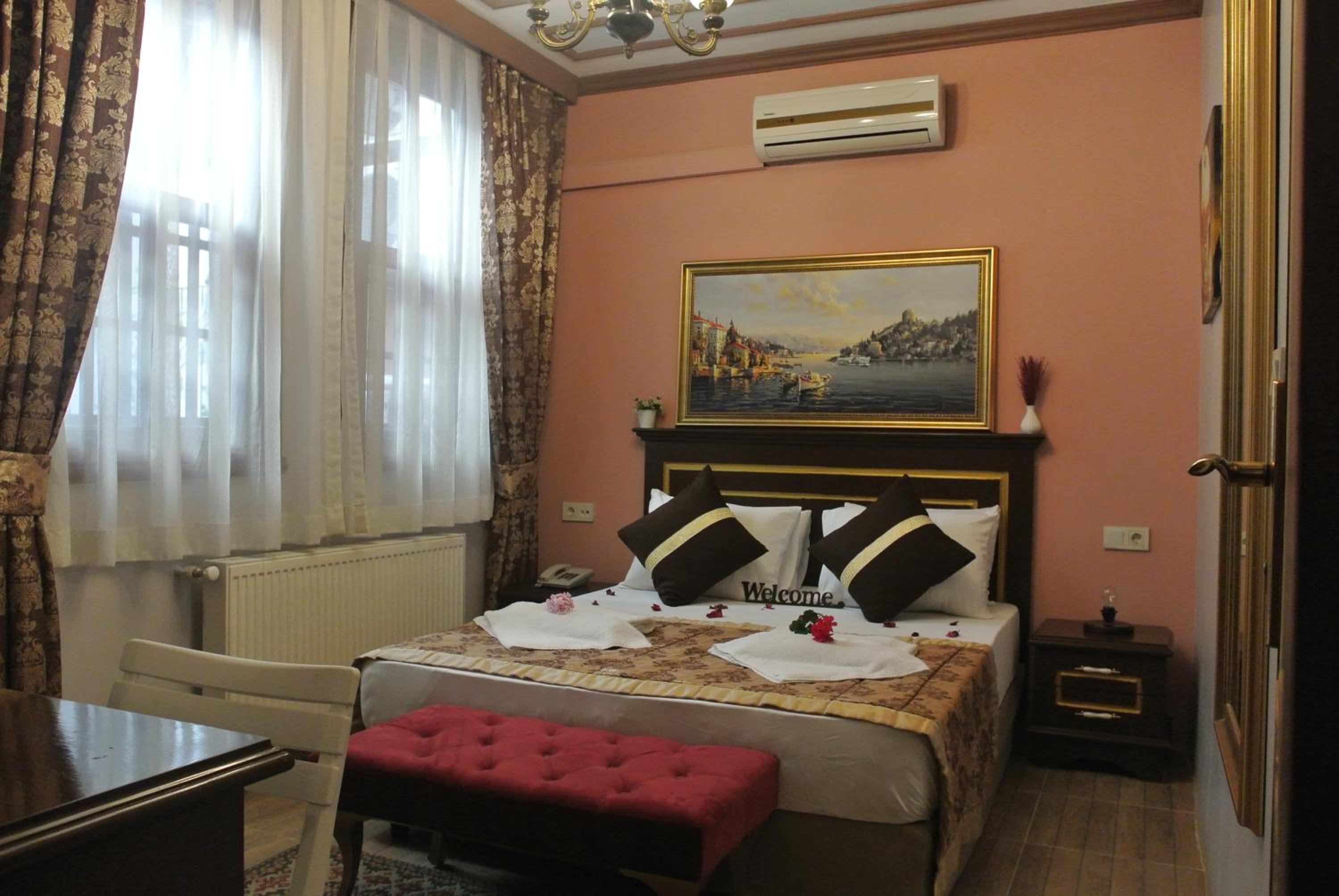 Budget Double Room photo 3