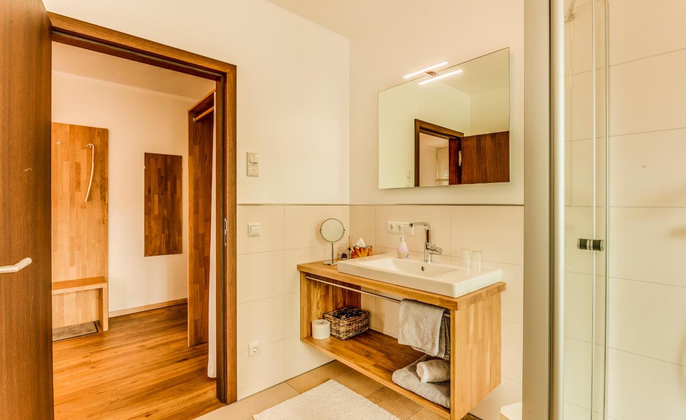 Standard Double Room - Photo 5