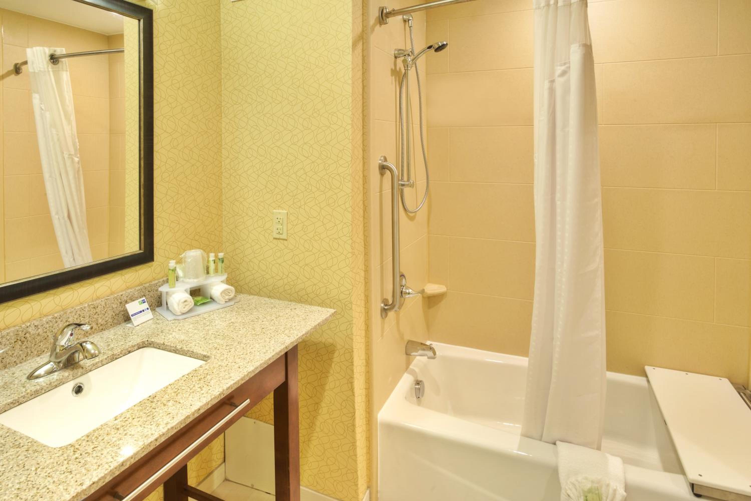 King Suite with Two King Beds - Hearing Accessible/Non-Smoking