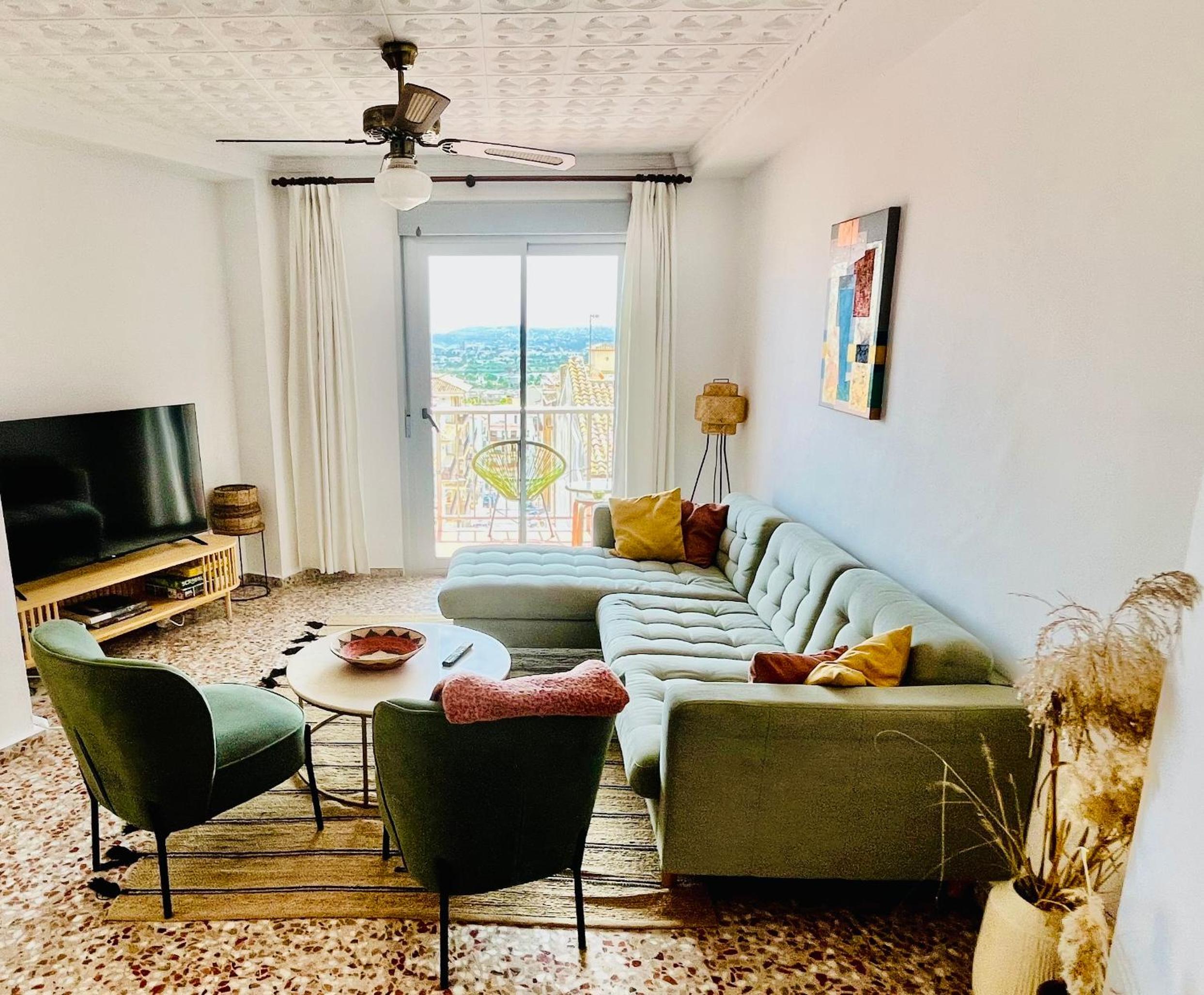 Four-Bedroom Apartment with Balcony