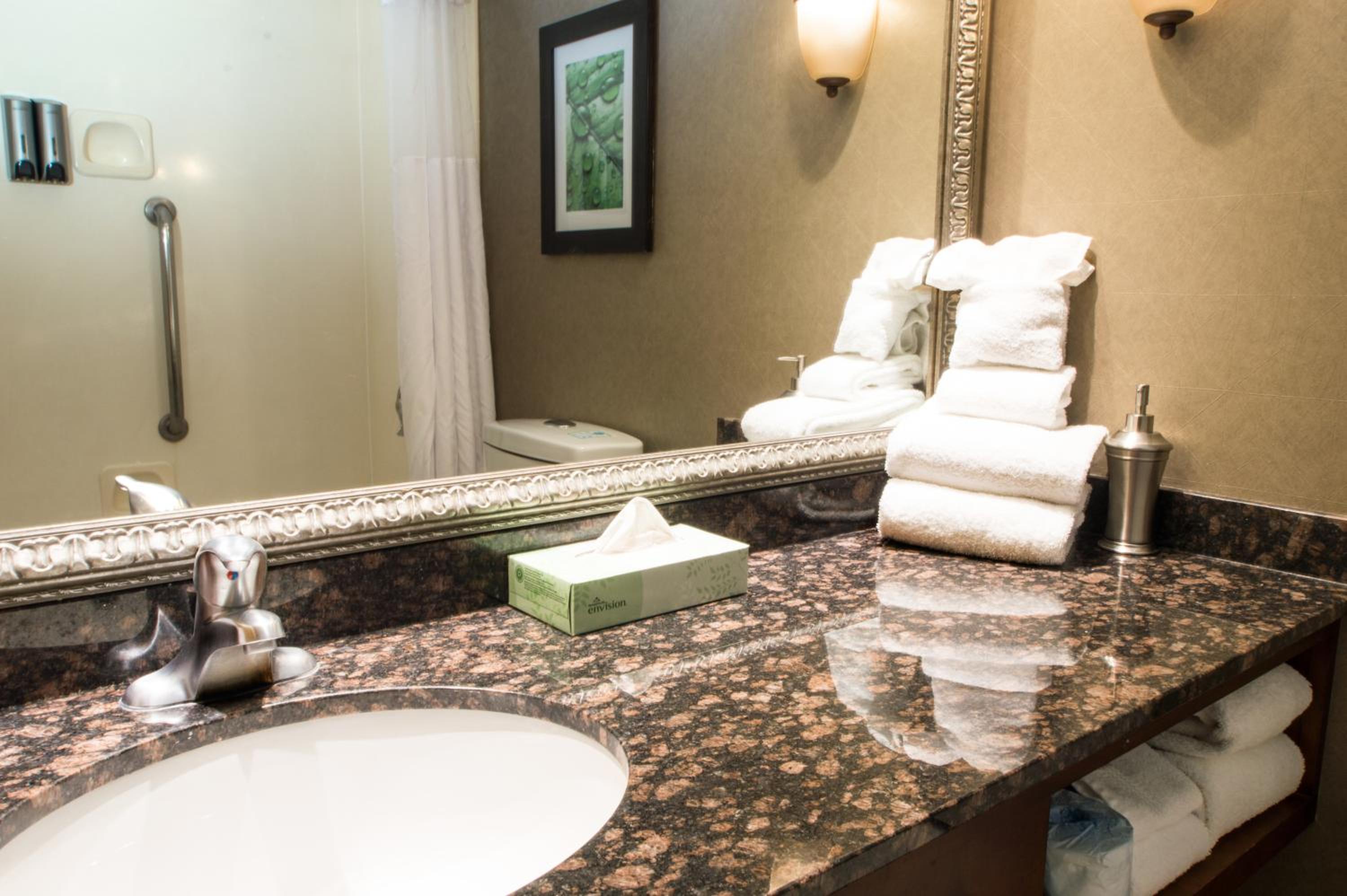 Queen Room - Disability Access - Photo 2
