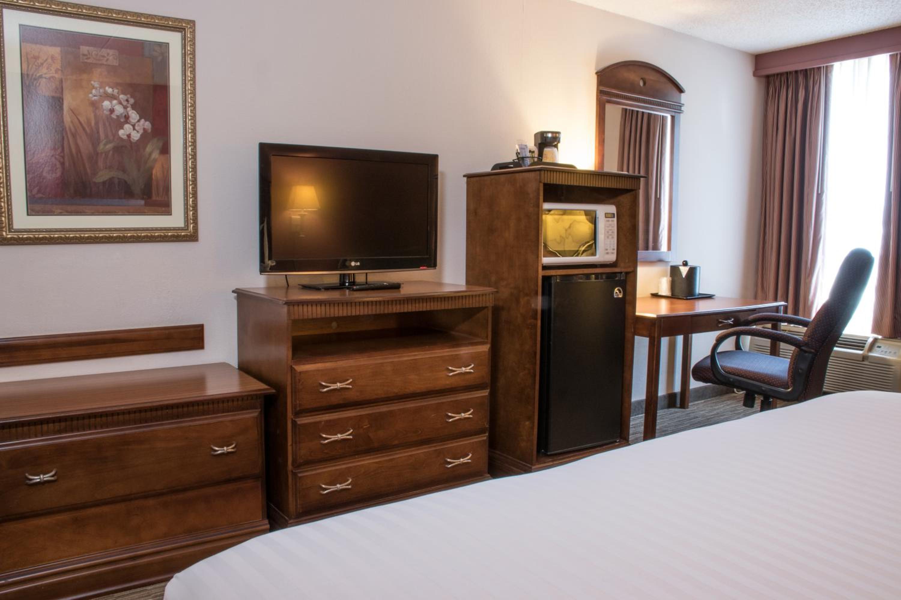 Queen Room - Disability Access - Photo 5