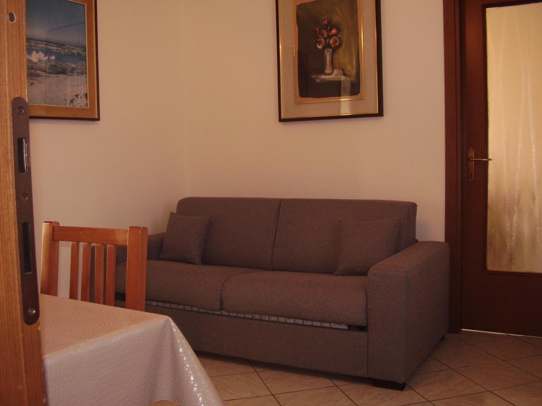 Two-Bedroom Apartment - Photo 2