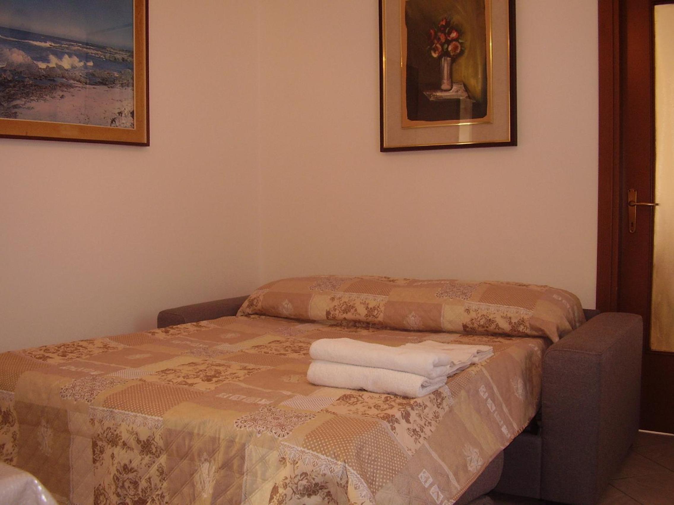Apartment with Balcony - Photo 6