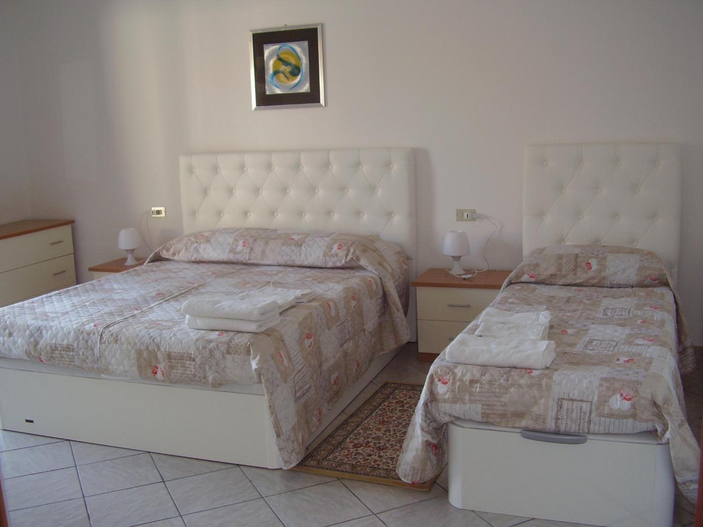 Apartment with Balcony - Photo 3