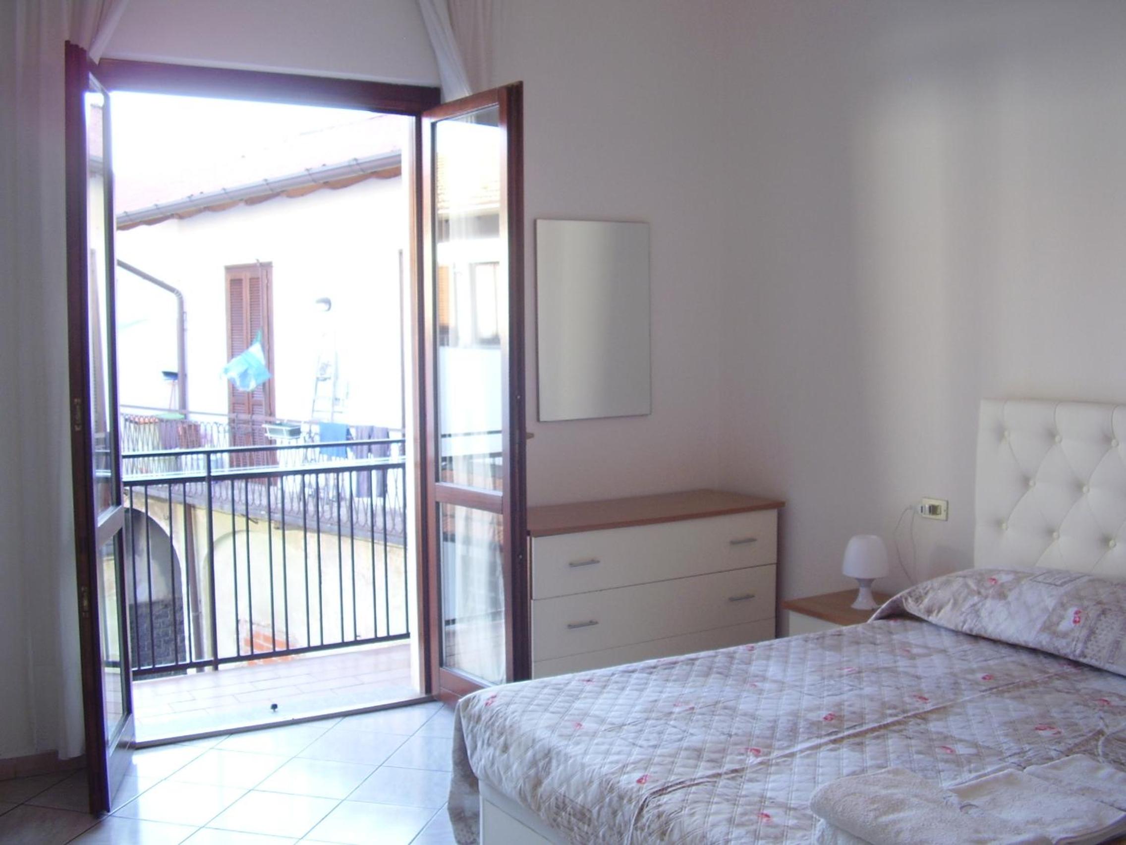 Apartment with Balcony - Photo 4