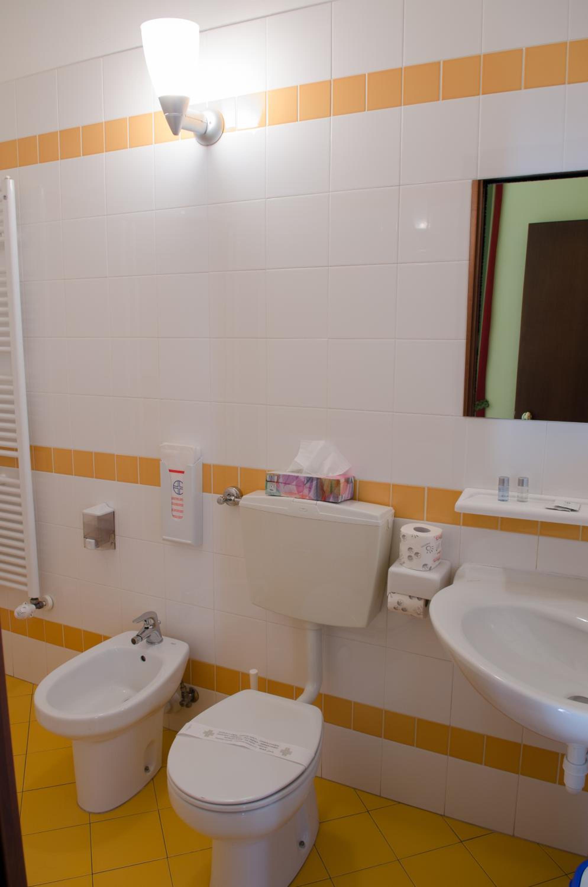 Double Room (Single use) - Photo 32