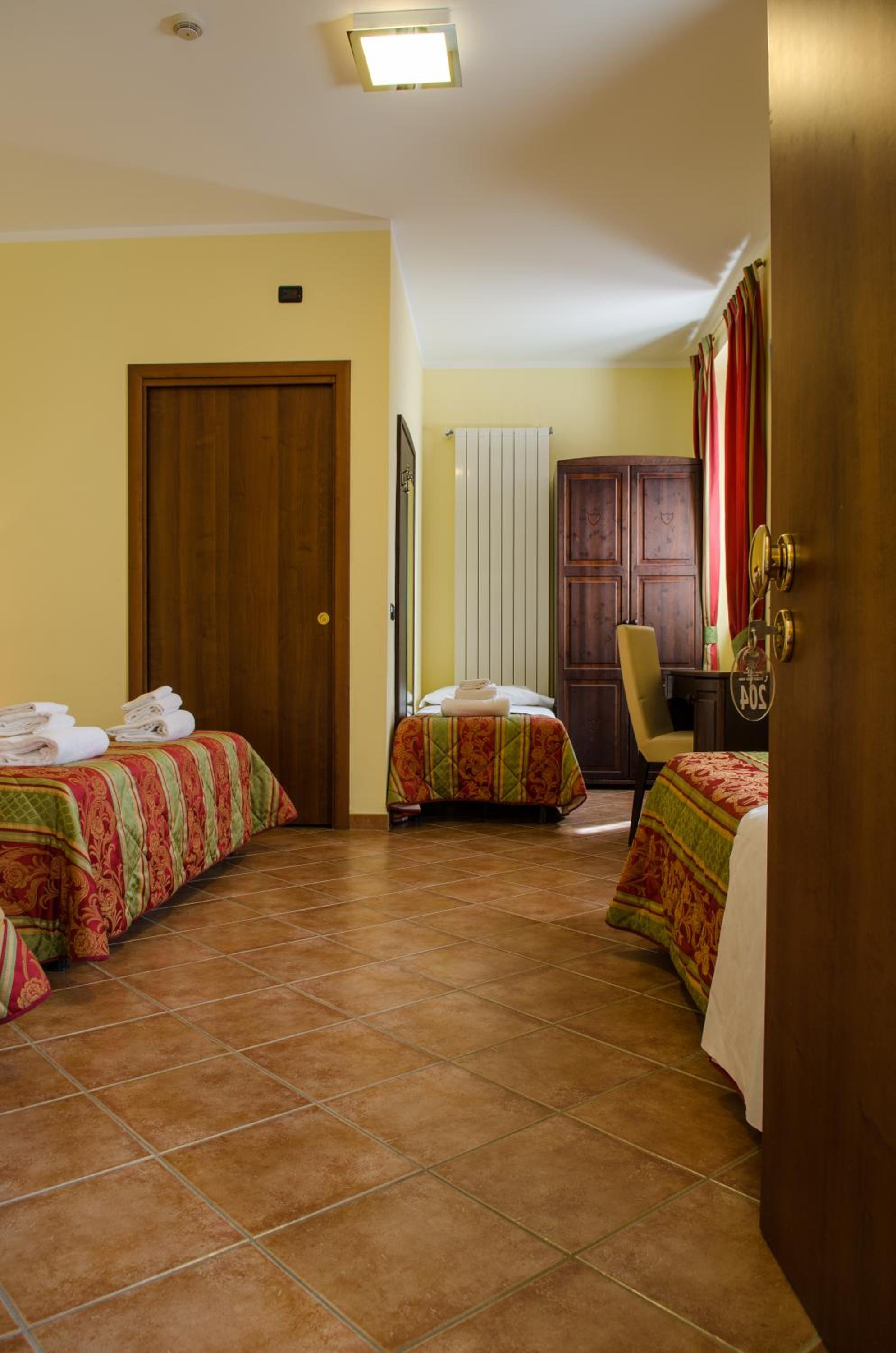 Quadruple Room - Photo 2