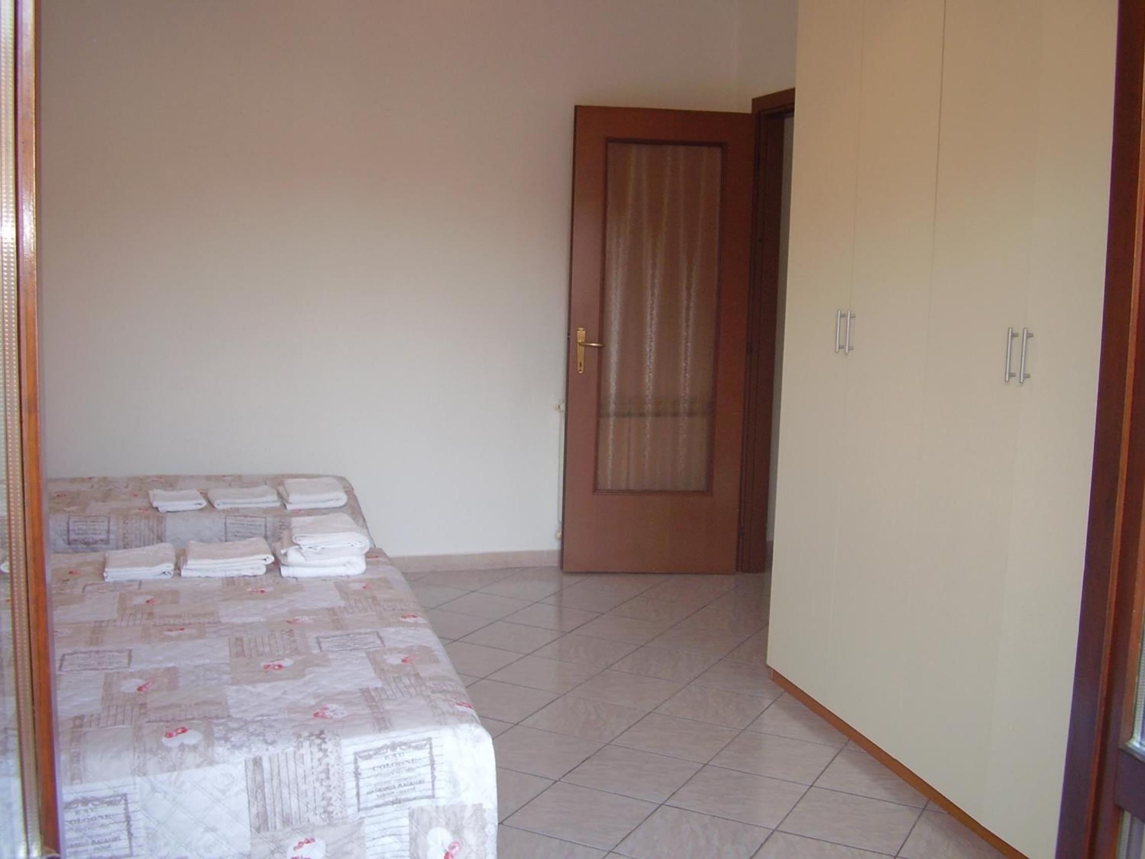 Apartment with Balcony - Photo 10
