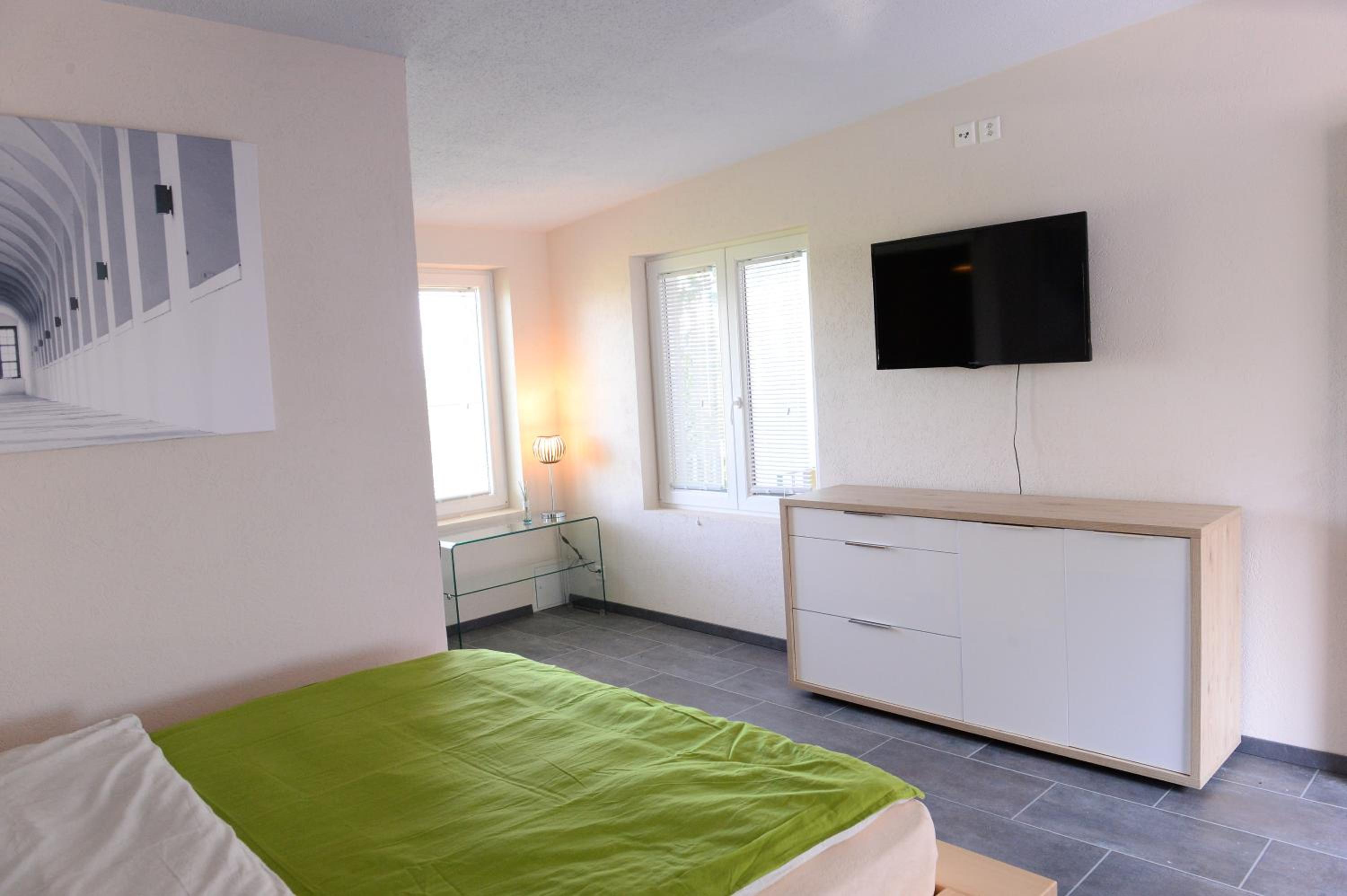 Deluxe Double Room with Shower - Photo 5