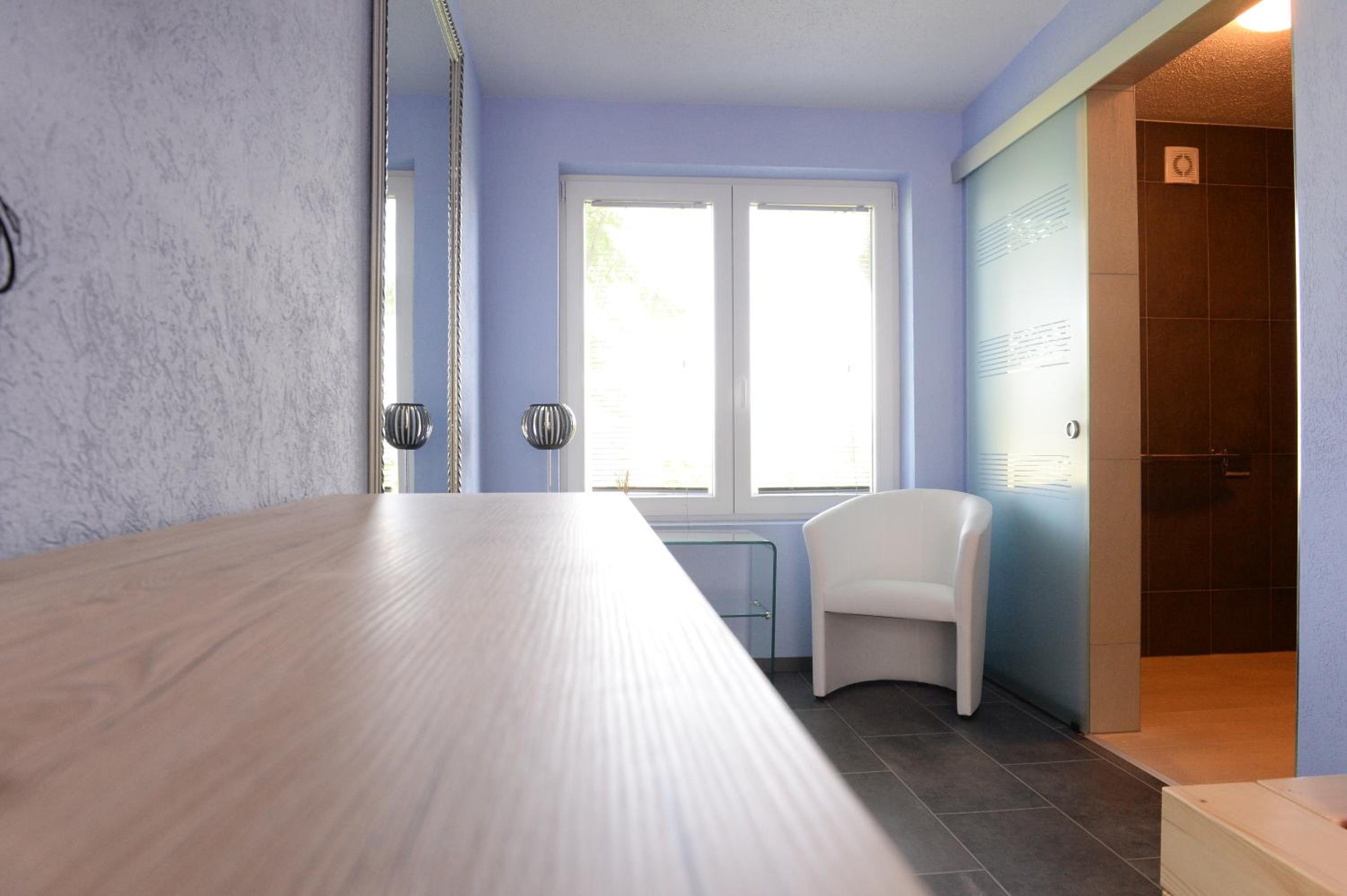Deluxe Double Room with Shower - Photo 3