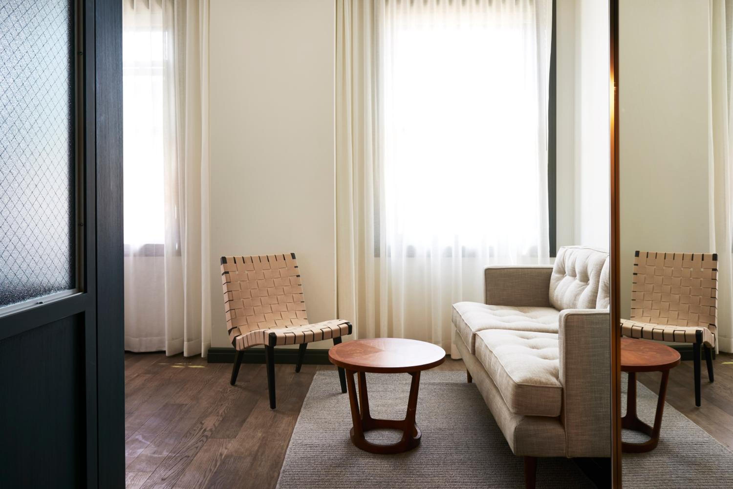 King Room thumbnail 5