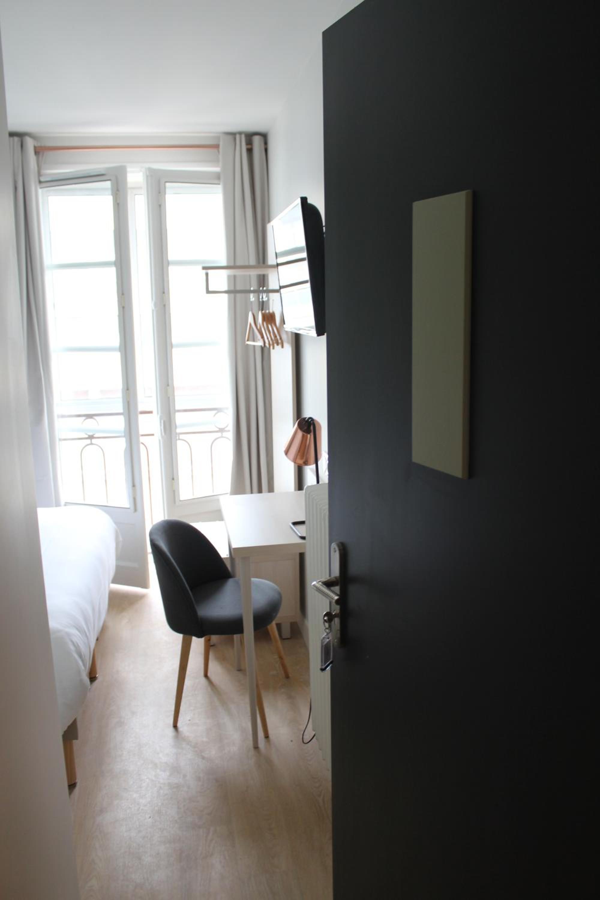 Standard Double Room - Photo 21