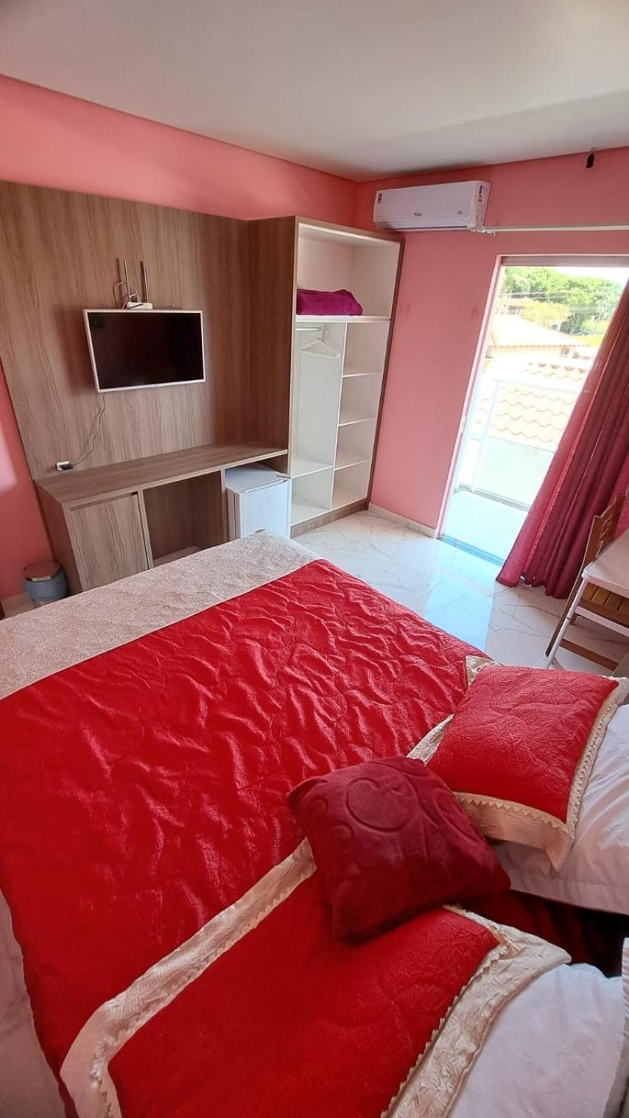 One-Bedroom Apartment with Park View photo 2