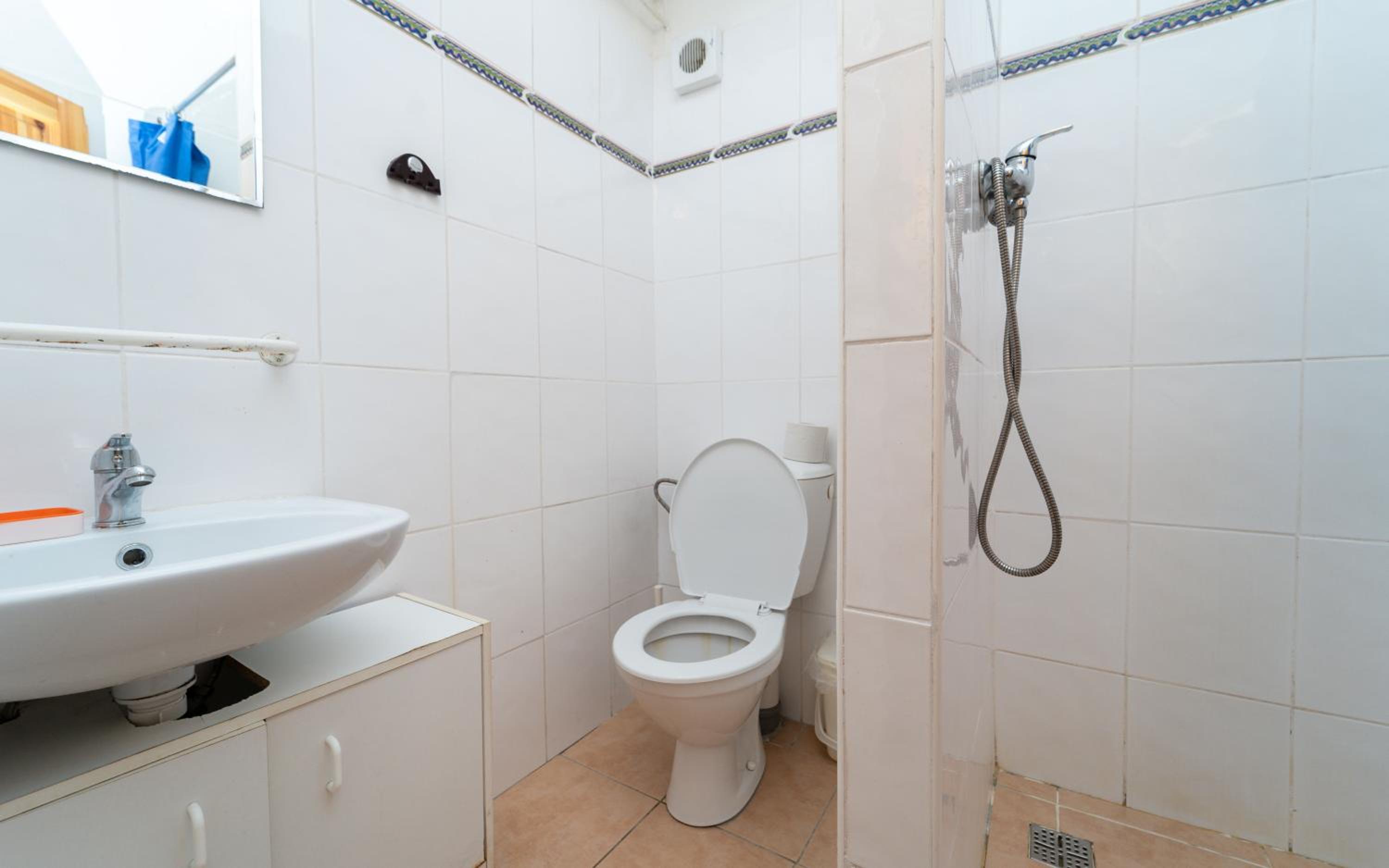 Twin Room with Bathroom photo 1
