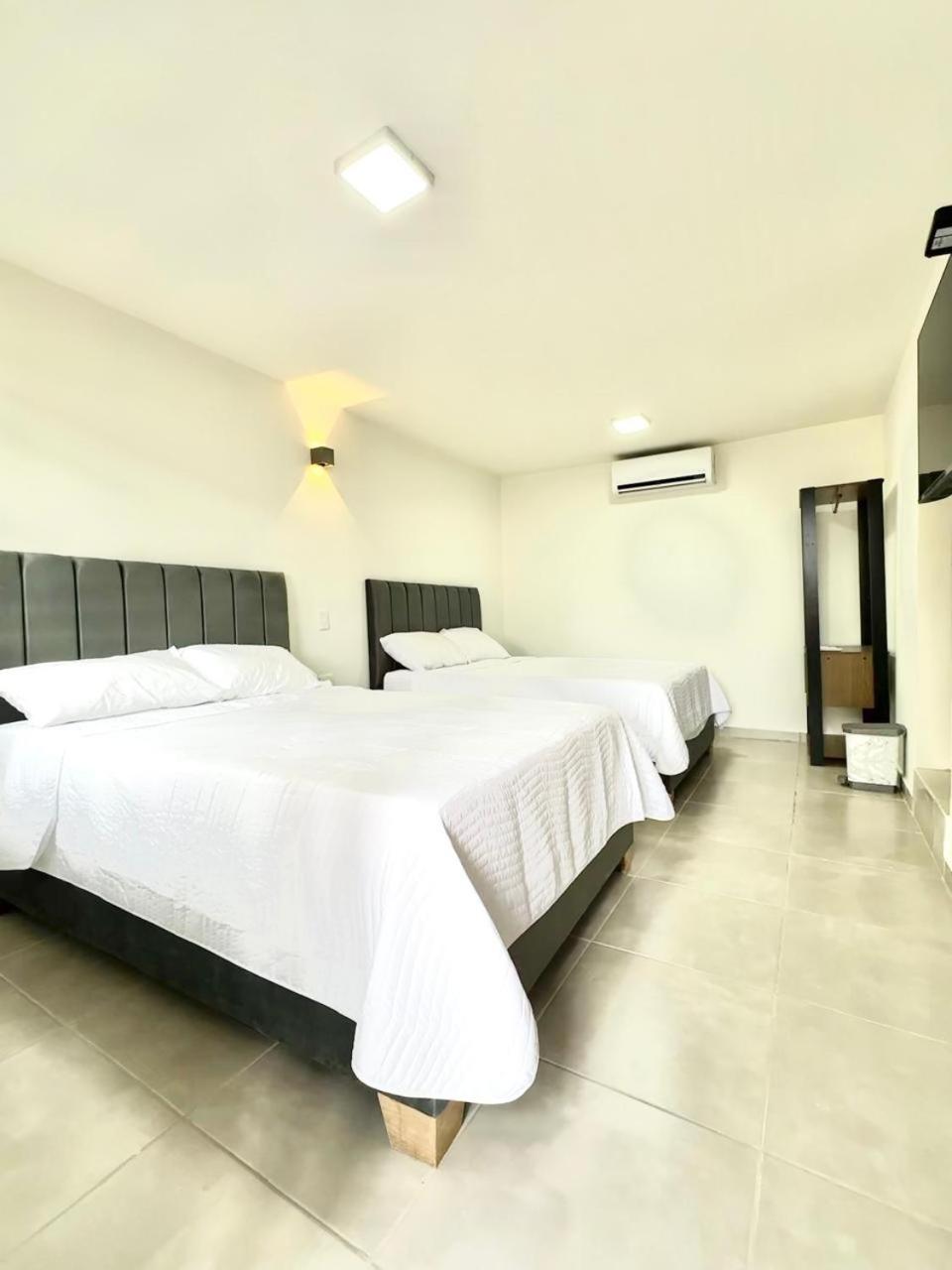 Quadruple Room with Private Bathroom photo 2