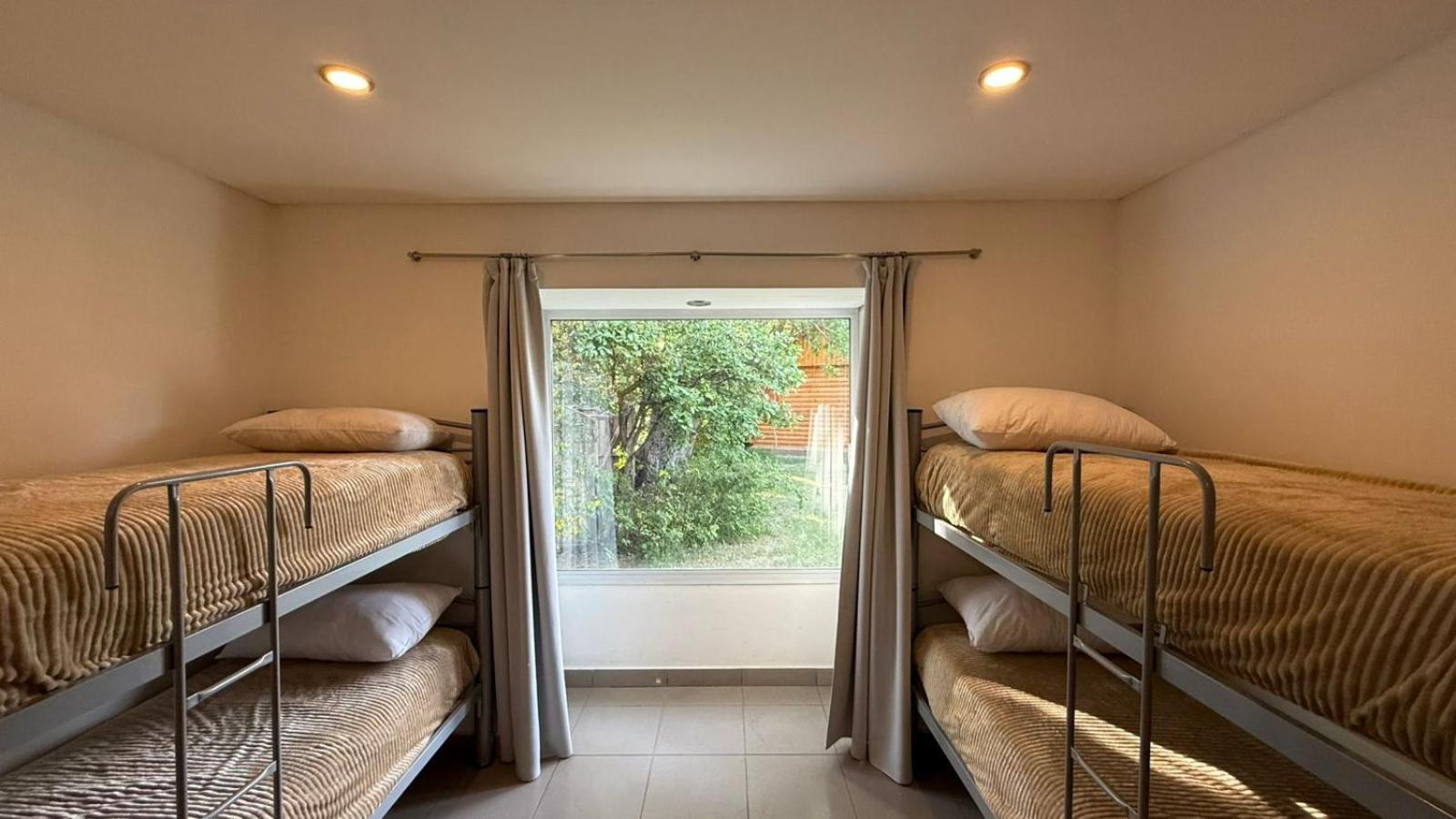 6-Bed Mixed Dormitory Room photo 3