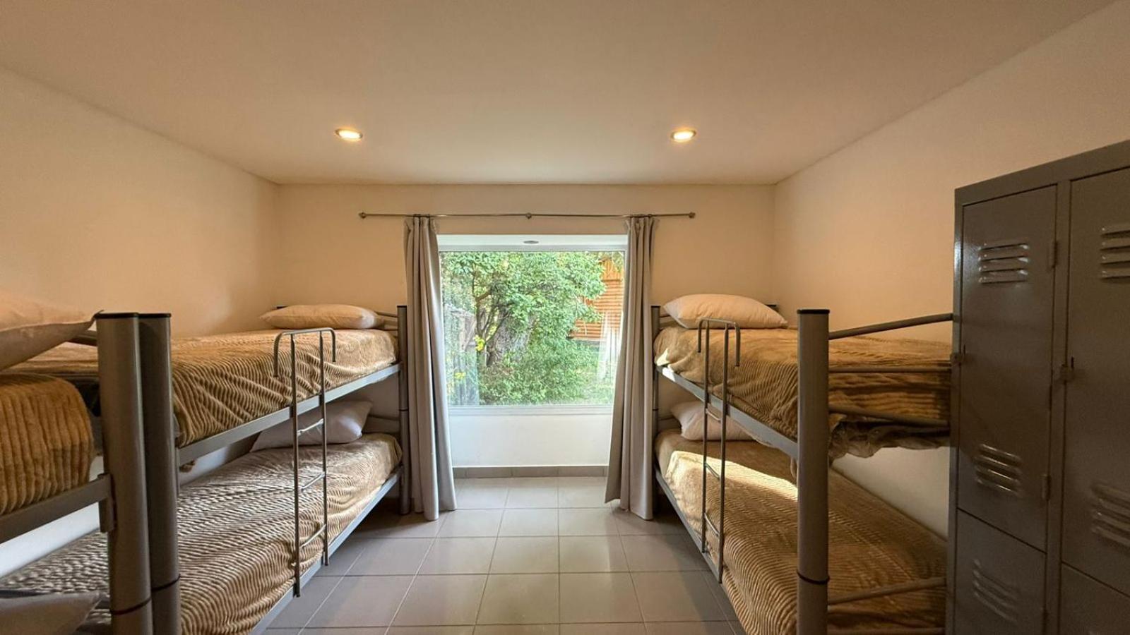 Bed in 6-Bed Mixed Dormitory Room photo 2