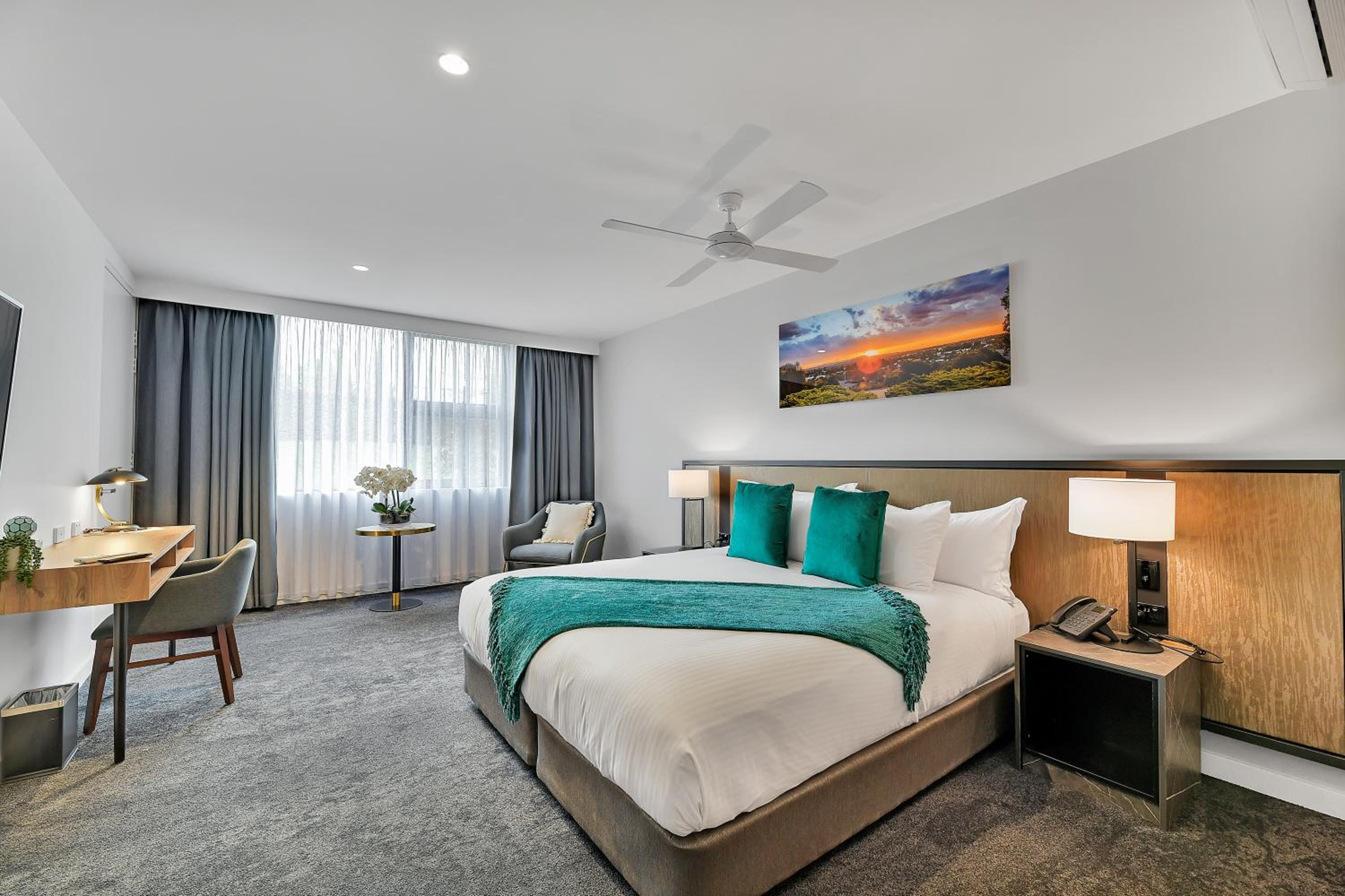 Luxury King Suite