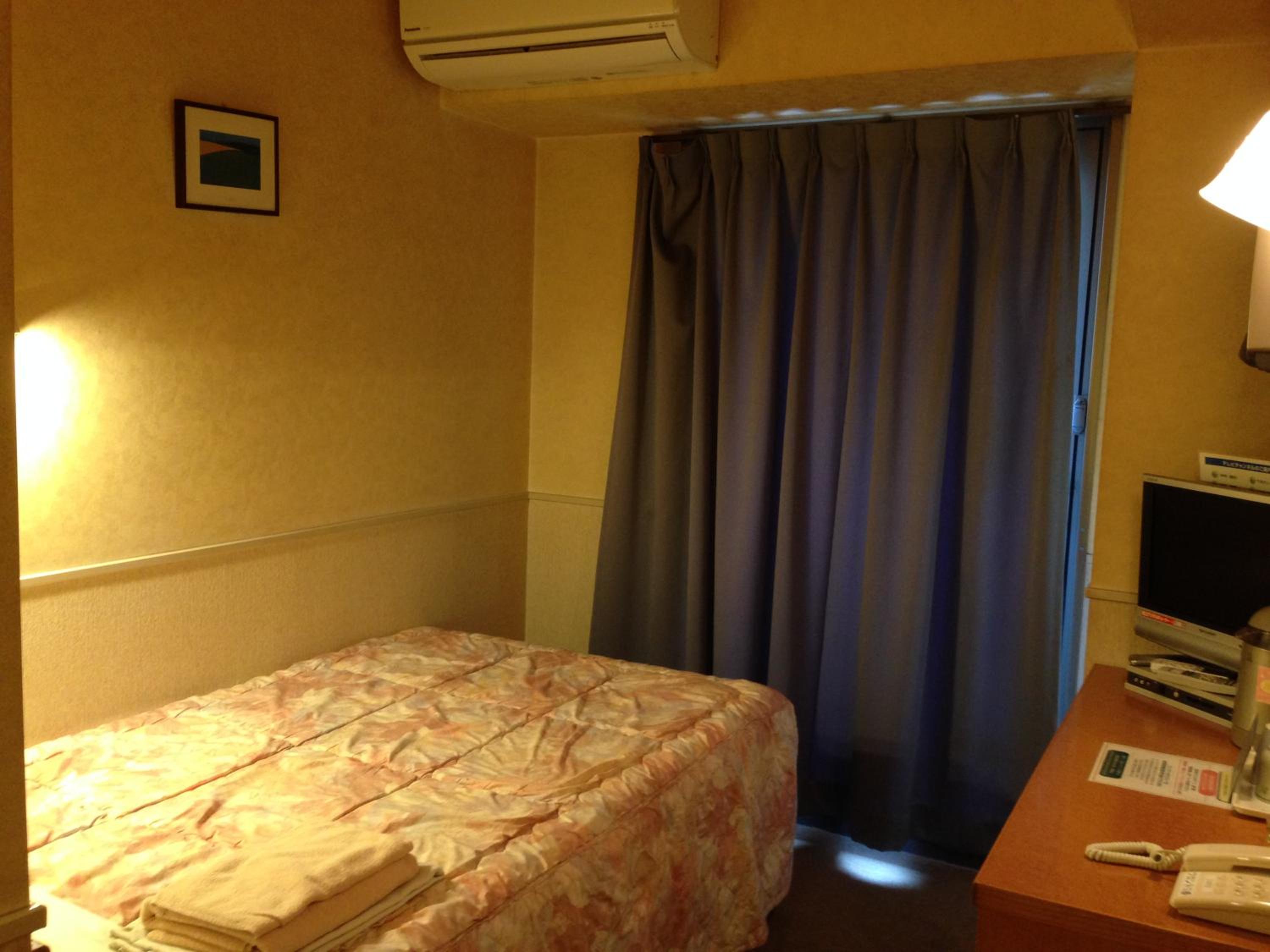 Single Room - Smoking photo 1