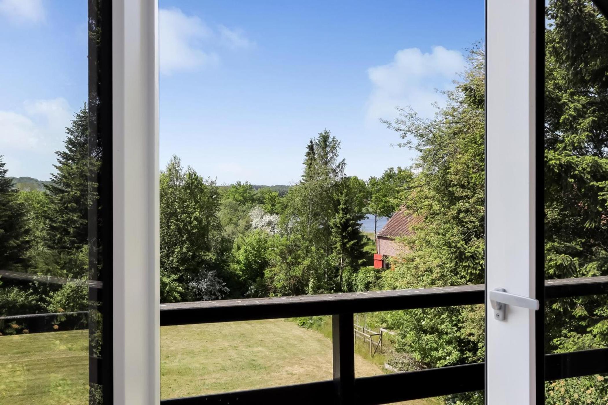 Apartment with View and Balcony photo 2