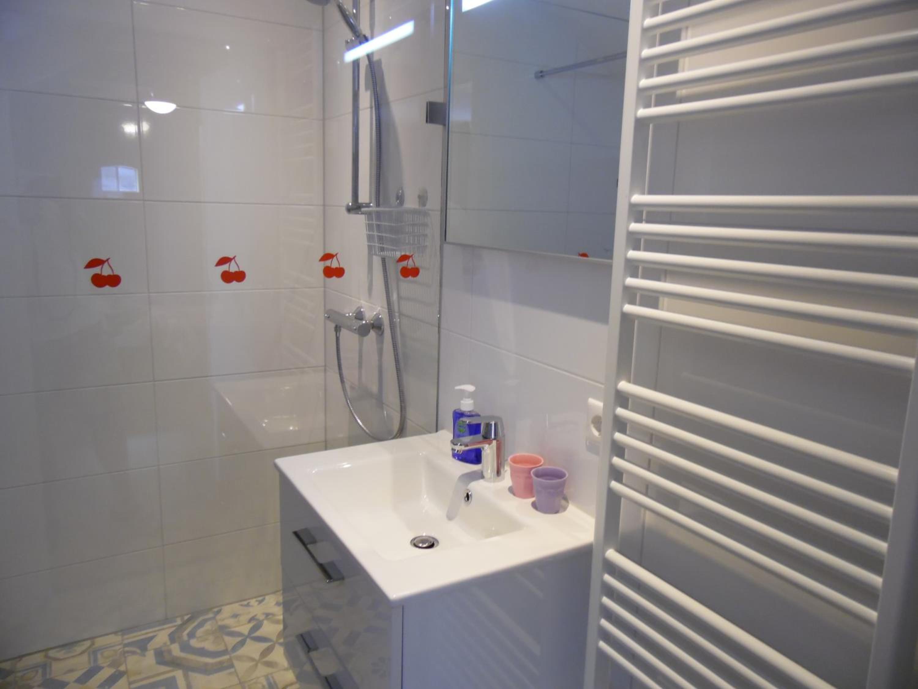 Deluxe Double Room with Shower photo 3